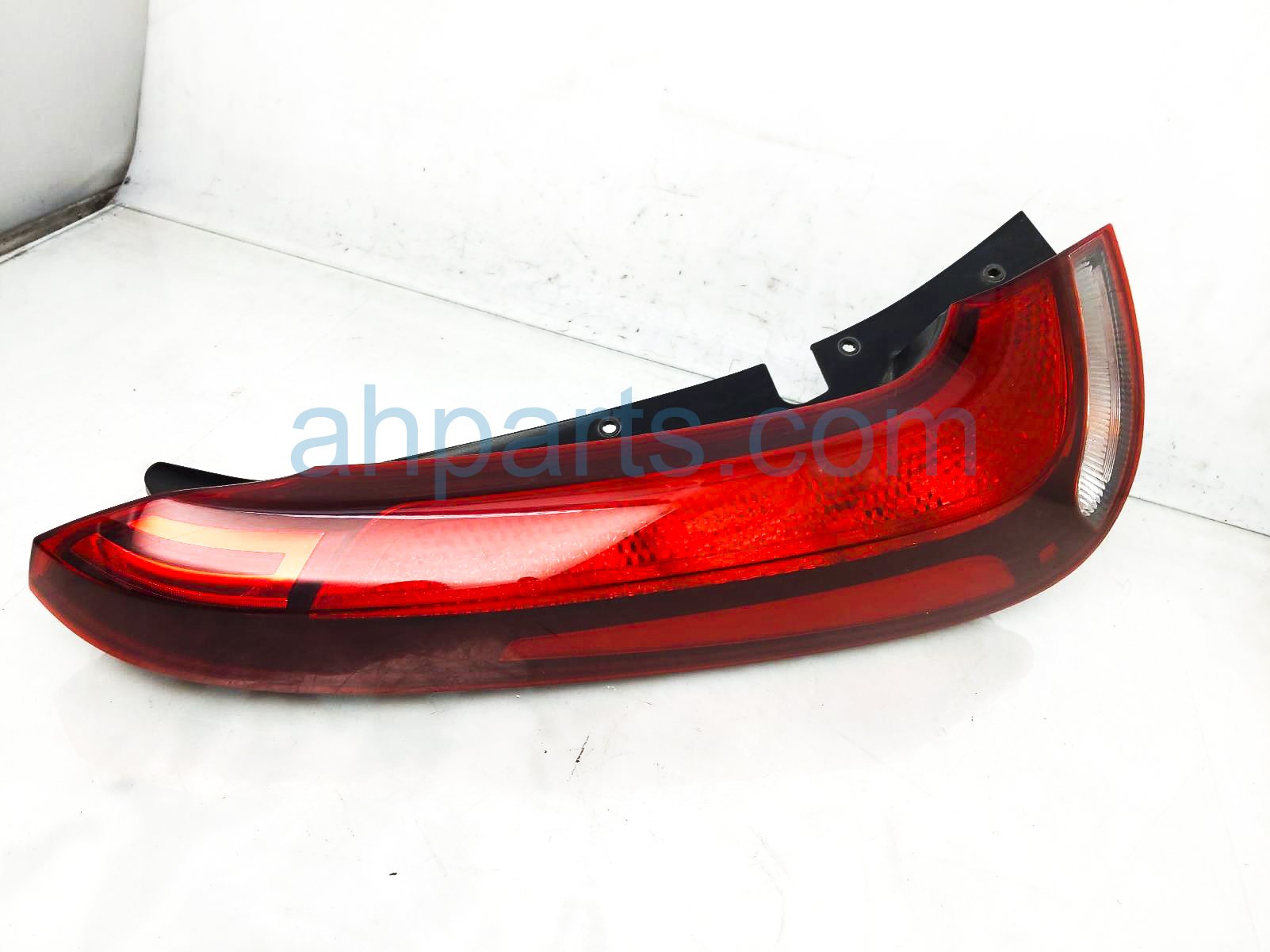 $115 Kia LH TAIL LAMP (ON BODY) $115 Kia LH TAIL LAMP (ON BODY)