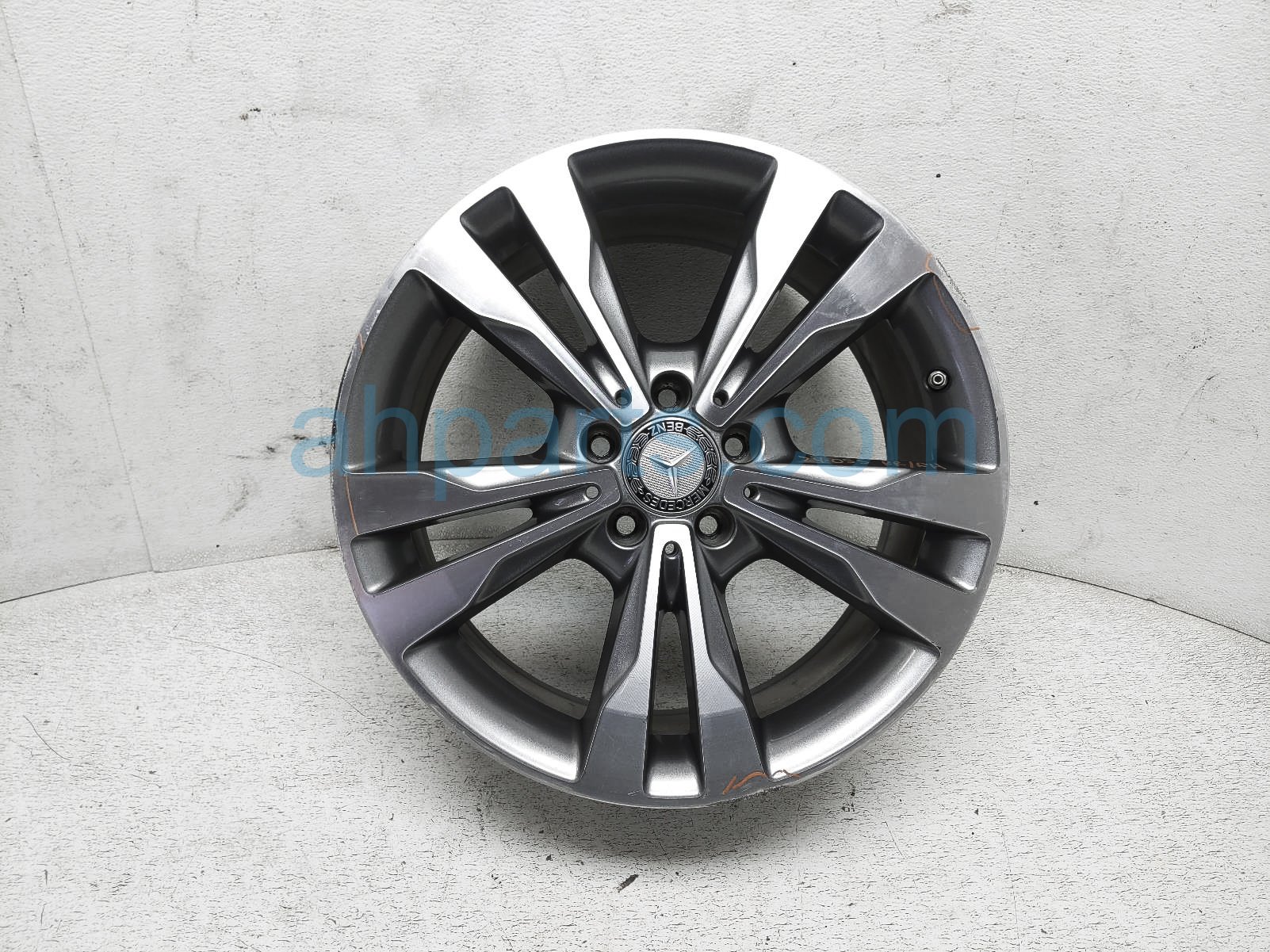 $250 Mercedes RR/RH WHEEL / RIM - LIGHT CURB $250 Mercedes RR/RH WHEEL / RIM - LIGHT CURB