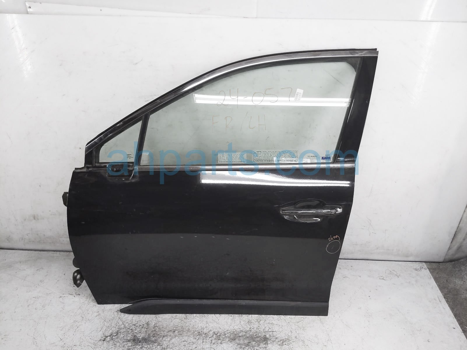 $975 Subaru FR/LH DOOR - BLACK - NO MIRROR/TRIM*