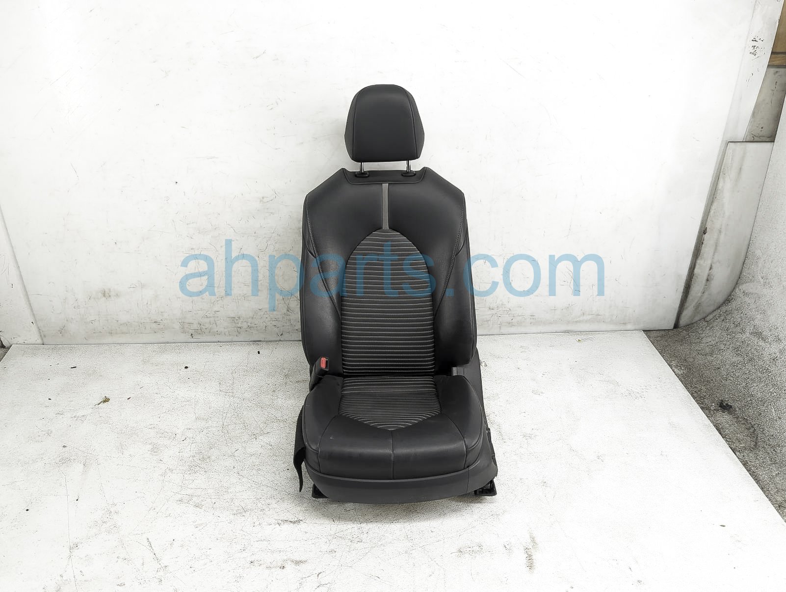 $199 Toyota FR/LH SEAT - BLACK - W/ AIRBAG
