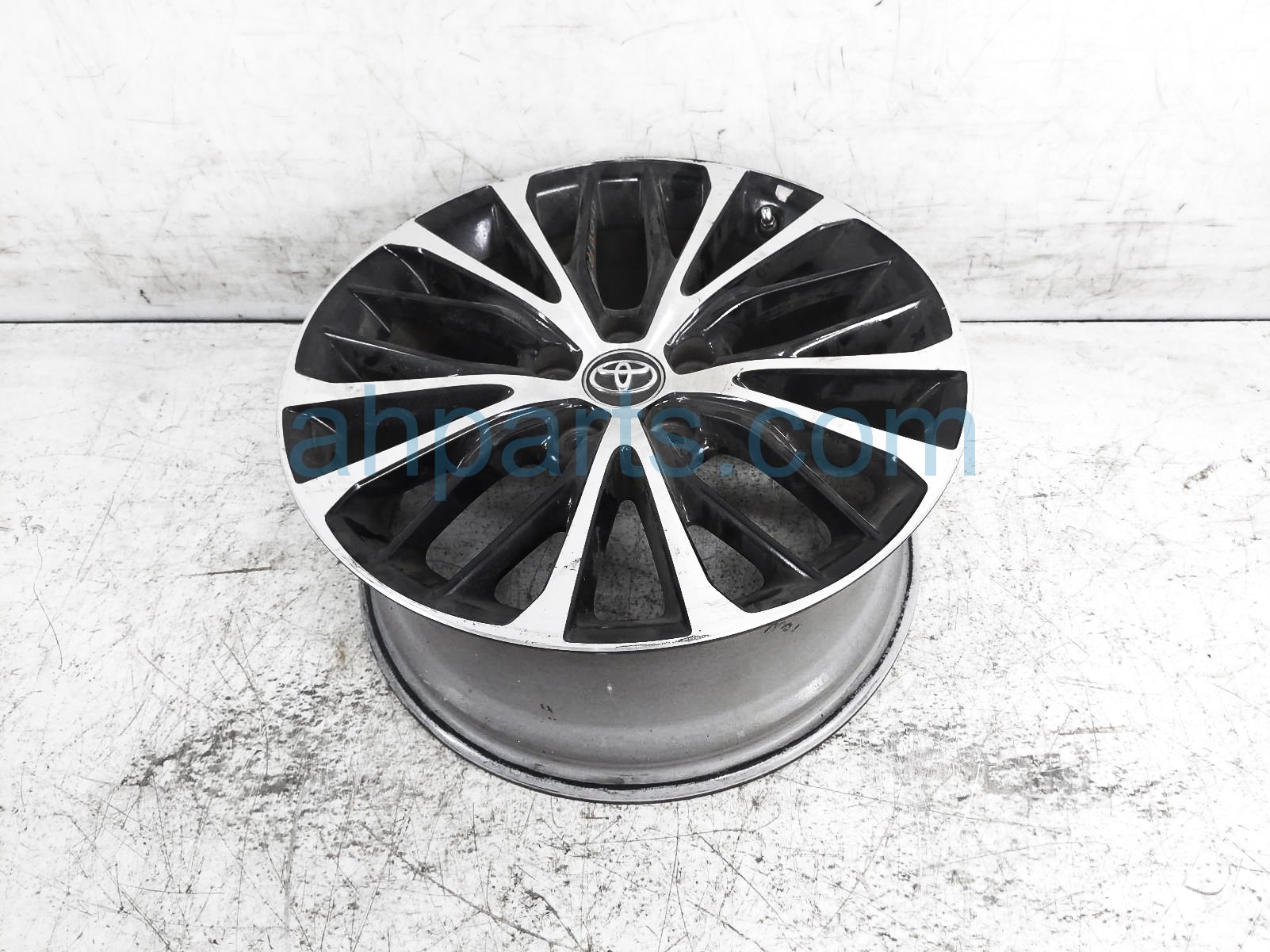 $179 Toyota RR/RH WHEEL / RIM