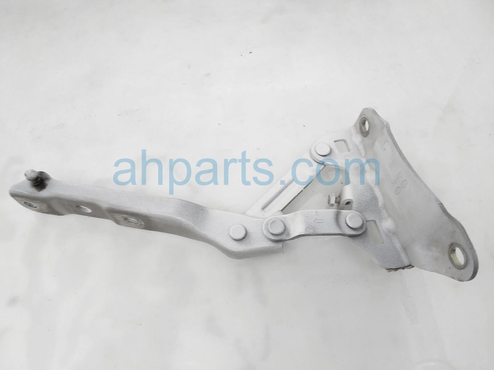 $40 Kia RH HOOD HINGE - WHITE $40 Kia RH HOOD HINGE - WHITE