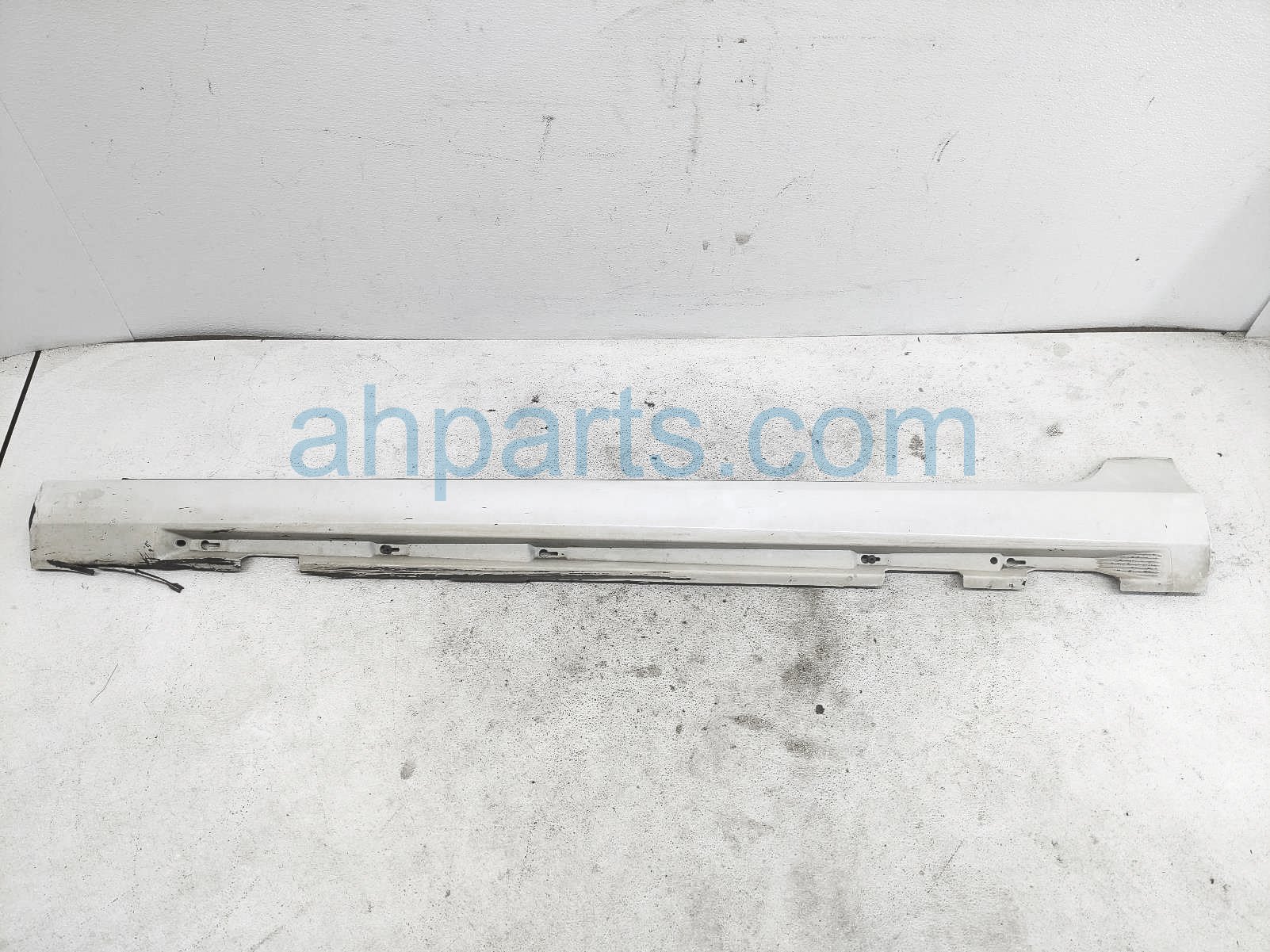 $175 Volvo LH SIDE SKIRT / ROCKER MODLING - WHT