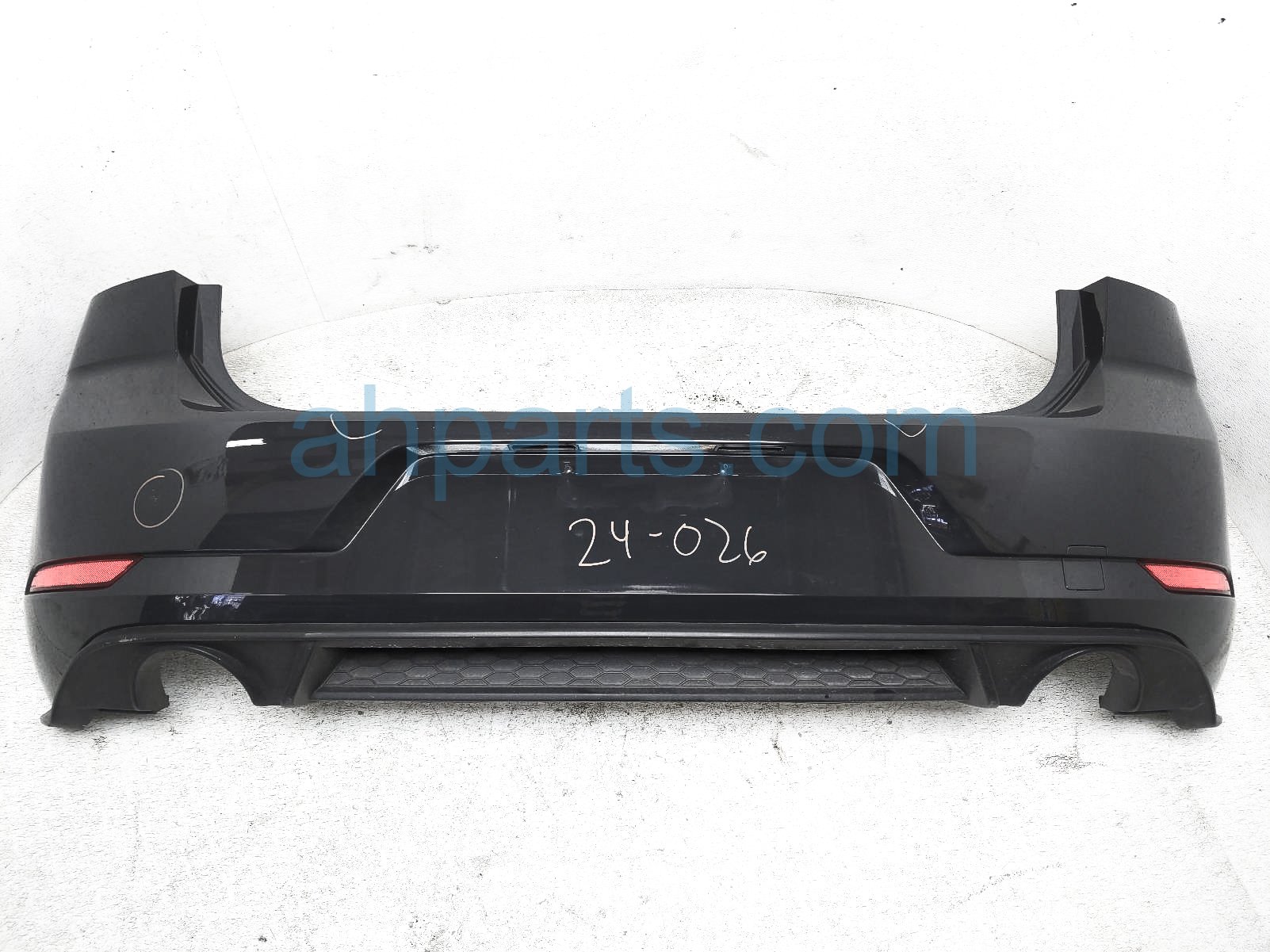 $450 Volkswagen REAR BUMPER COVER - GREY $450 Volkswagen REAR BUMPER COVER - GREY