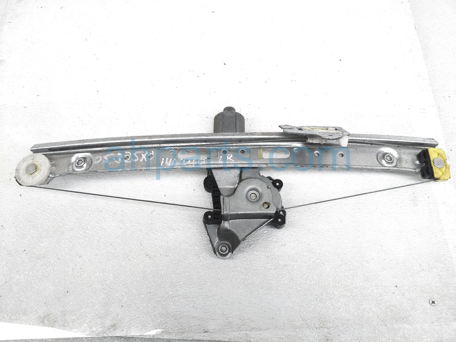 $40 BMW RR/LH WINDOW REGULATOR W/ MOTOR