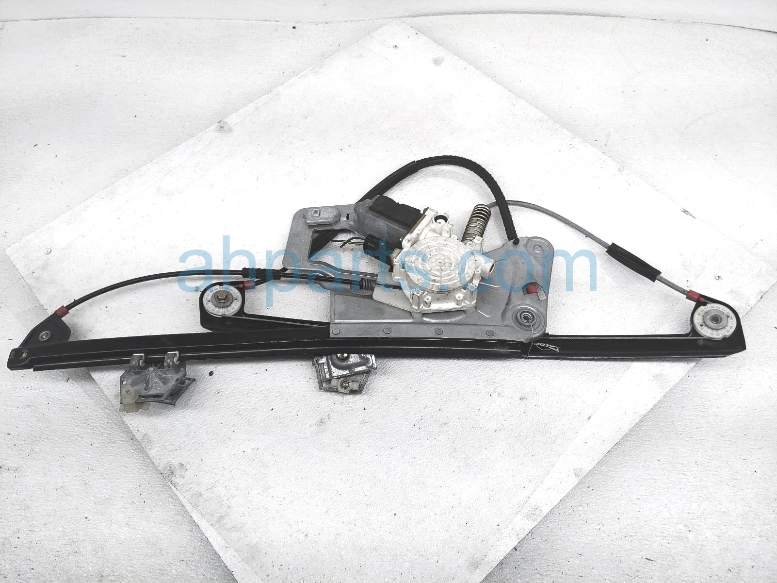 $75 BMW FR/RH WINDOW REGULATOR & MOTOR ASSY