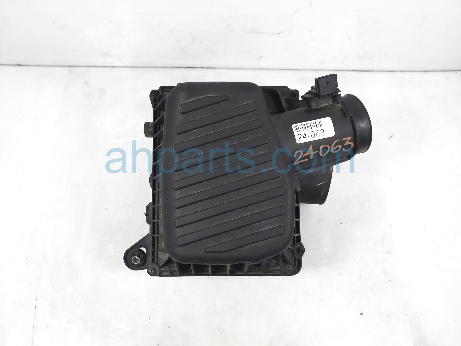 $100 GMC AIR CLEANER INTAKE BOX $100 GMC AIR CLEANER INTAKE BOX