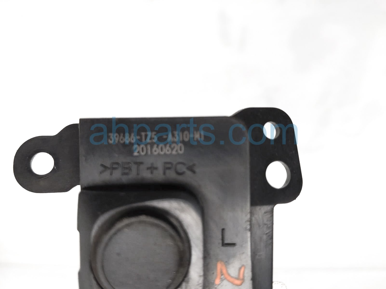 Sold 2017 Acura MDX Front Driver Parking Sensor W/retainer 39686