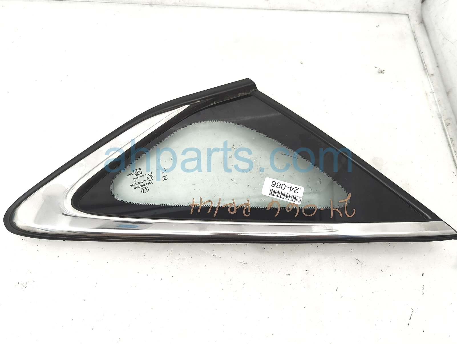 $160 Honda LH QUARTER WINDOW GLASS