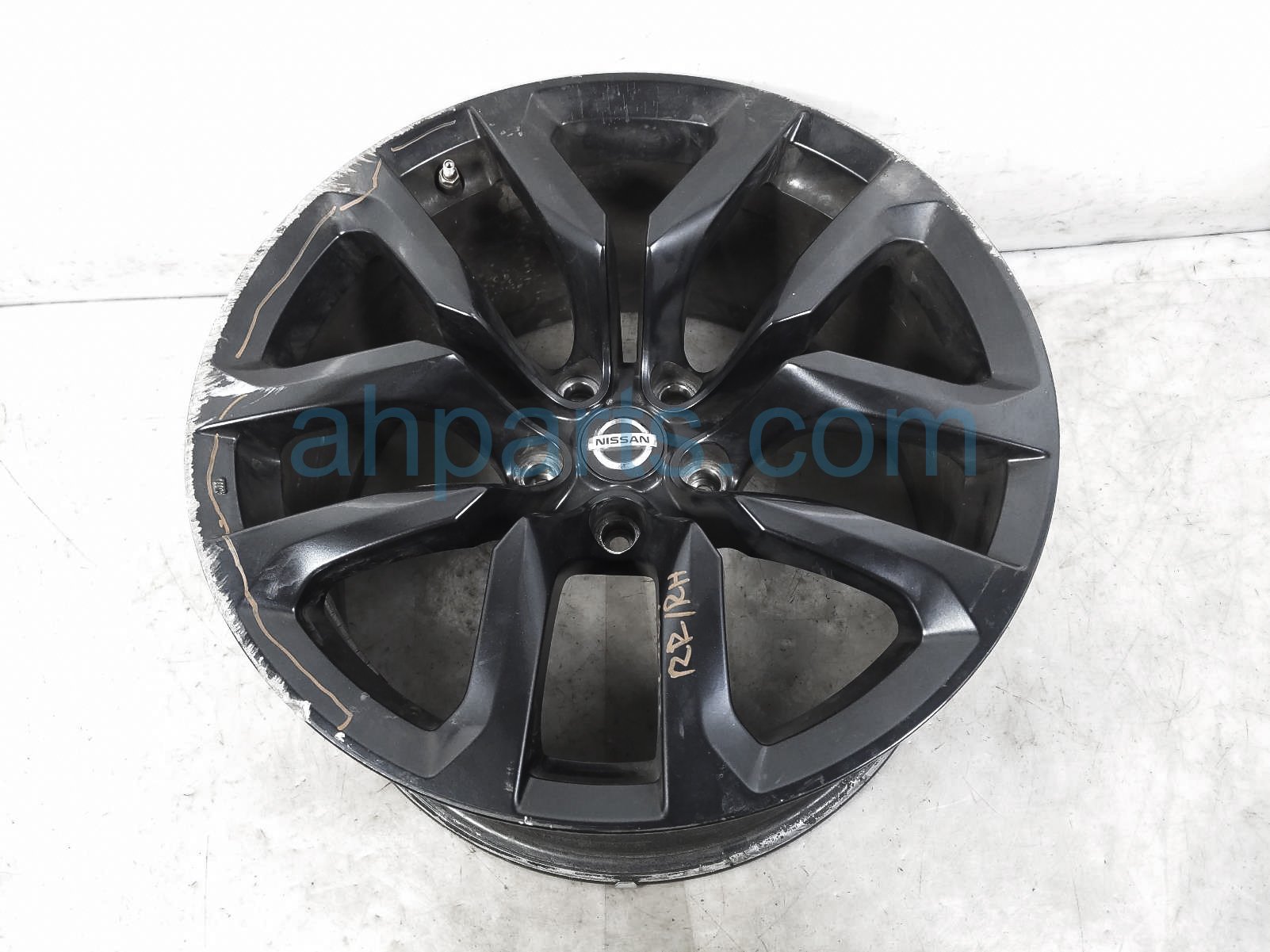 $275 Nissan RR/RH WHEEL / RIM - CURB RASH $275 Nissan RR/RH WHEEL / RIM - CURB RASH