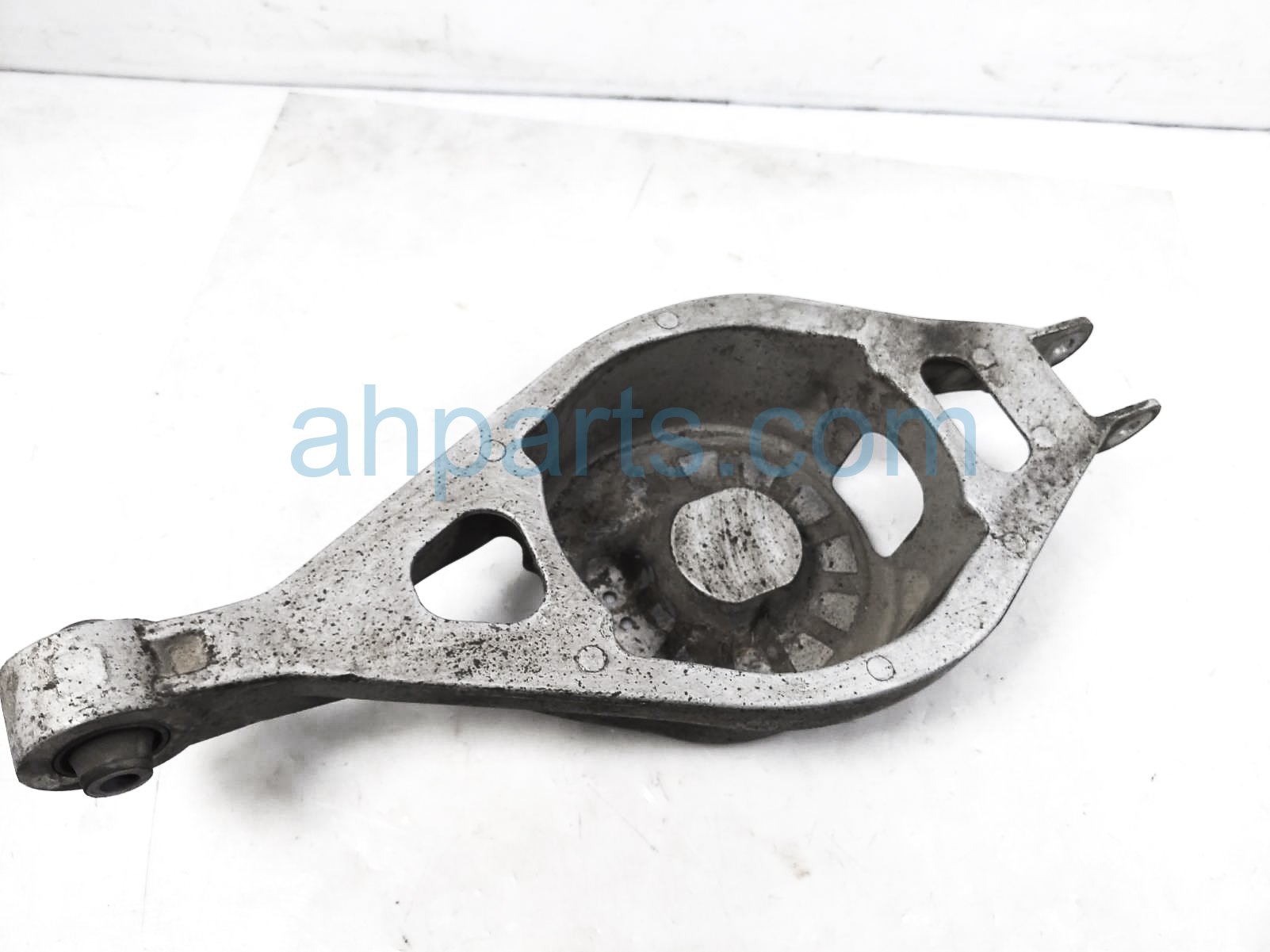 2009 Infiniti G37 Lower Rear Driver Spring Seat Control Arm 551B0JL00A,