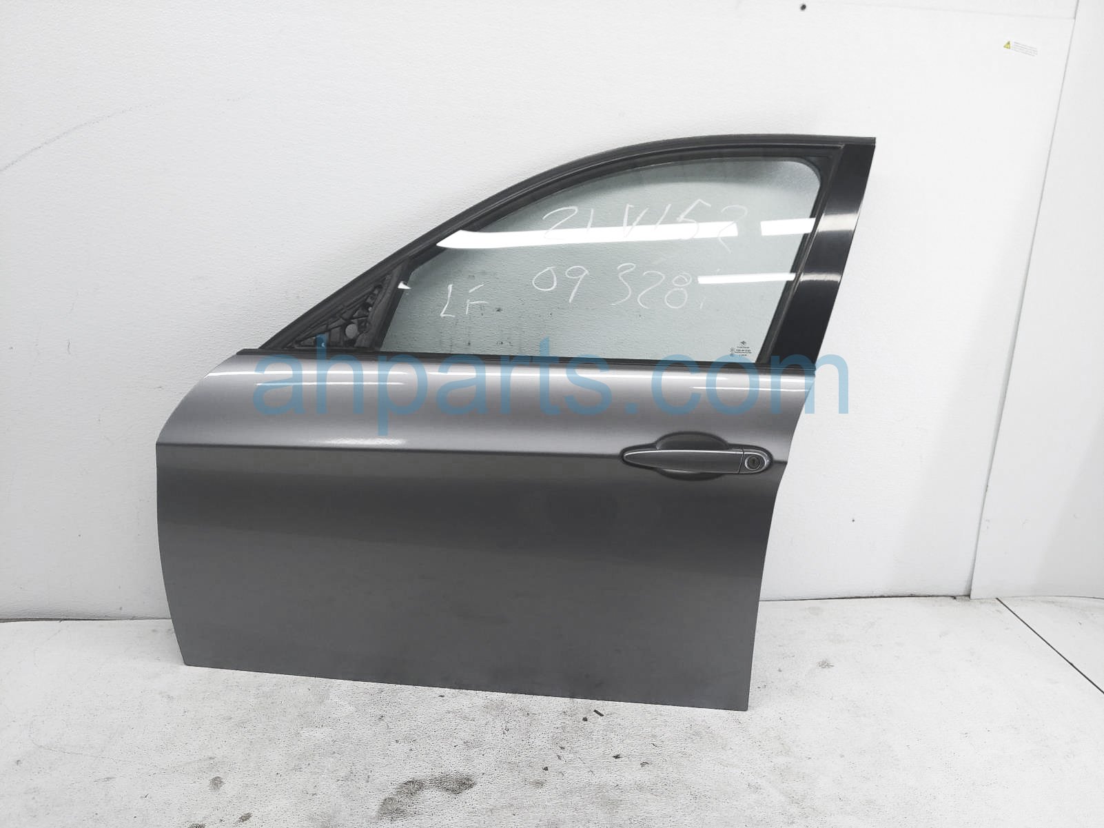 $170 BMW FR/LH DOOR ASSY-GREY- NO MIRROR TRIM $170 BMW FR/LH DOOR ASSY-GREY- NO MIRROR TRIM