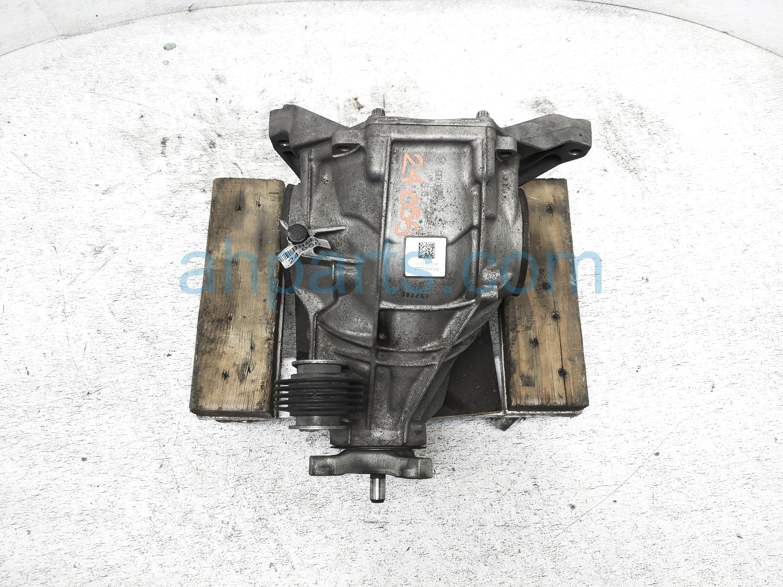 $250 Mercedes REAR AXLE DIFFERENTIAL CARRIER $250 Mercedes REAR AXLE DIFFERENTIAL CARRIER