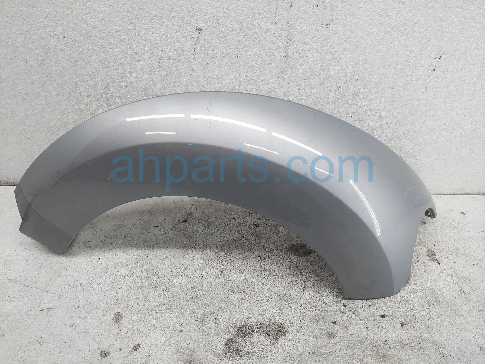 $99 Volkswagen RR/LH FENDER - SILVER $99 Volkswagen RR/LH FENDER - SILVER