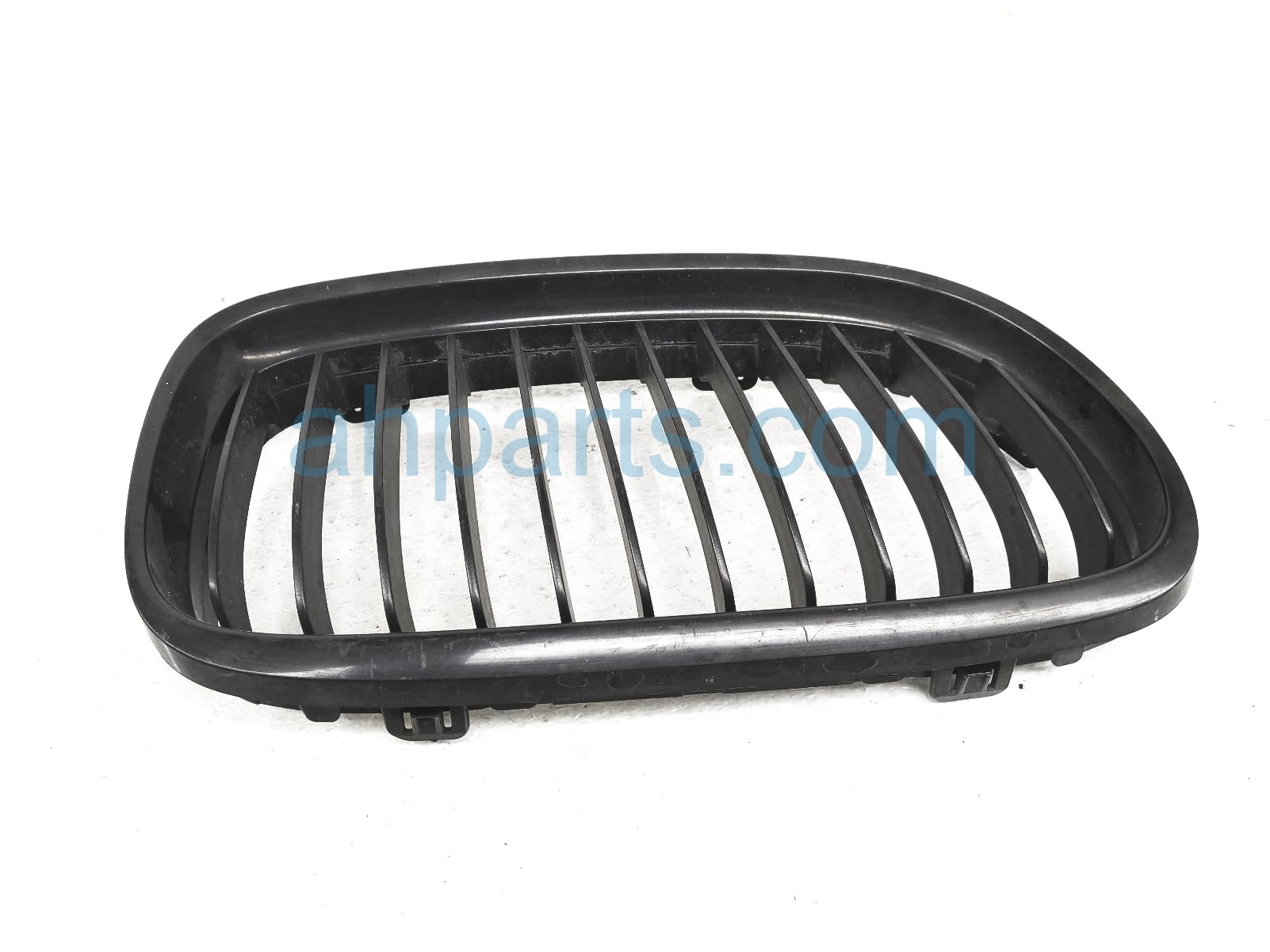 $30 BMW RH UPPER GRILLE - BLACK