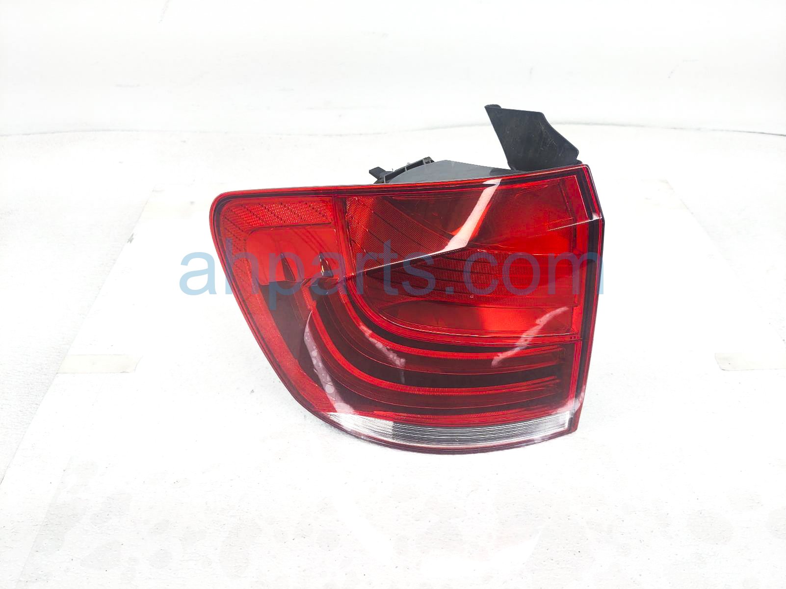 $88 BMW LH TAIL LAMP / LIGHT ( ON BODY )