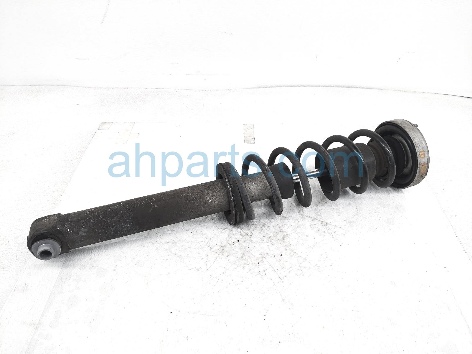 $65 BMW RR/RH STRUT + SPRING ASSY - RWD $65 BMW RR/RH STRUT + SPRING ASSY - RWD