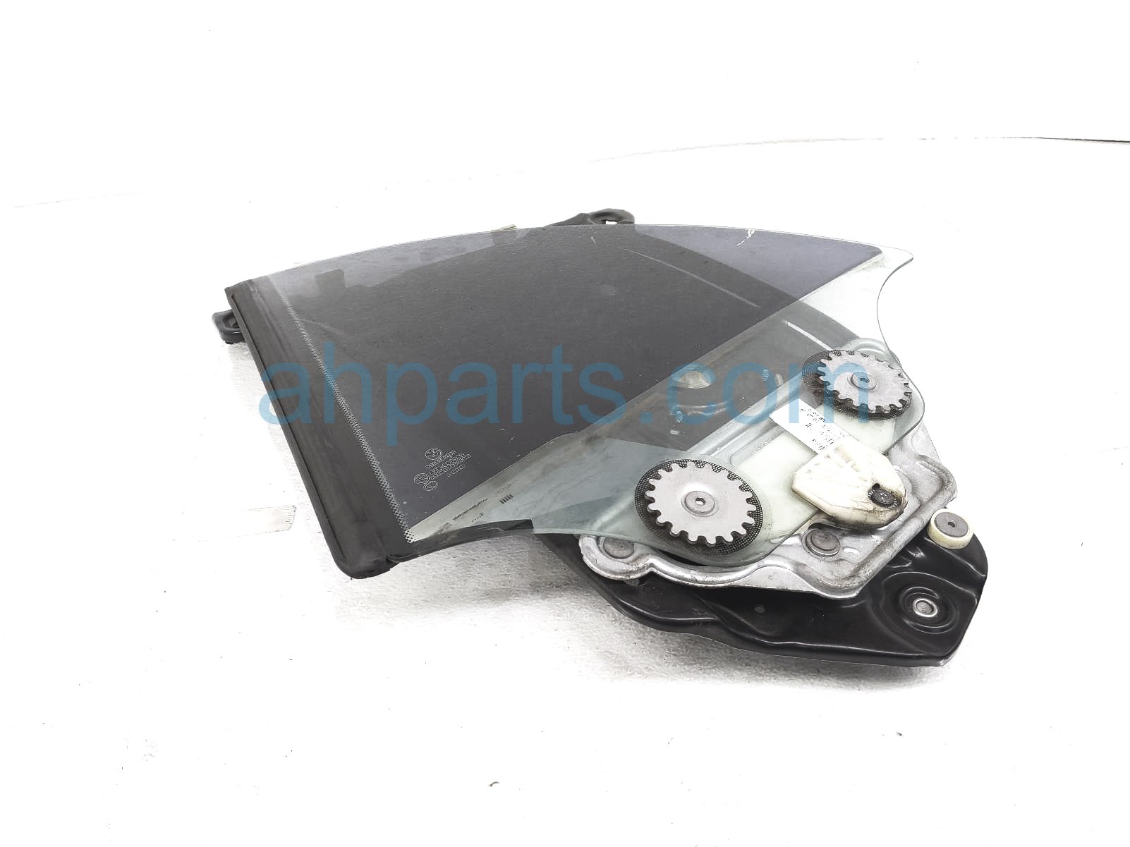 $75 BMW LH QTR REGULATOR W/MOTOR & GLASS $75 BMW LH QTR REGULATOR W/MOTOR & GLASS