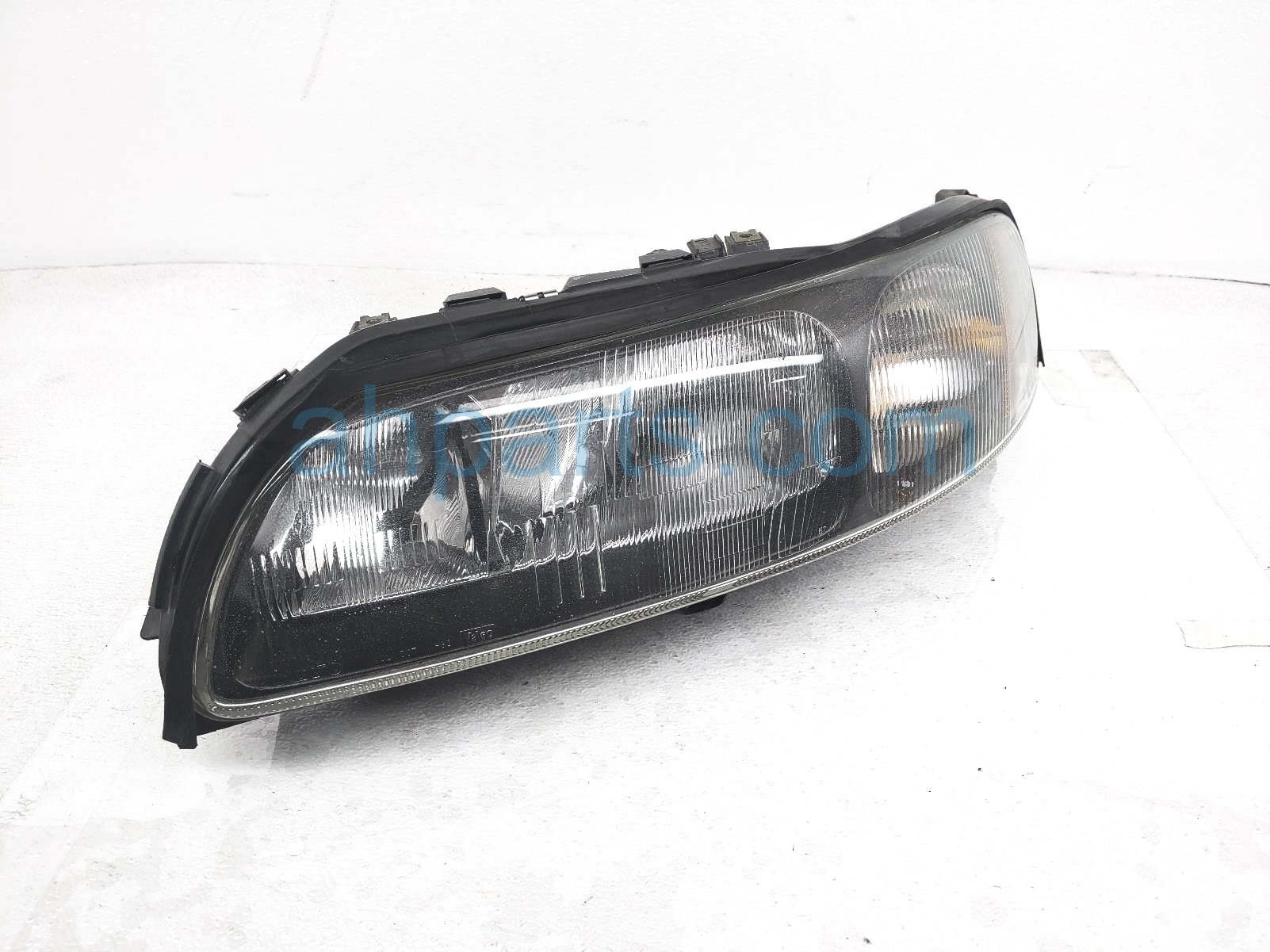 $99 Volvo LH HALOGEN HEADLAMP / LIGHT