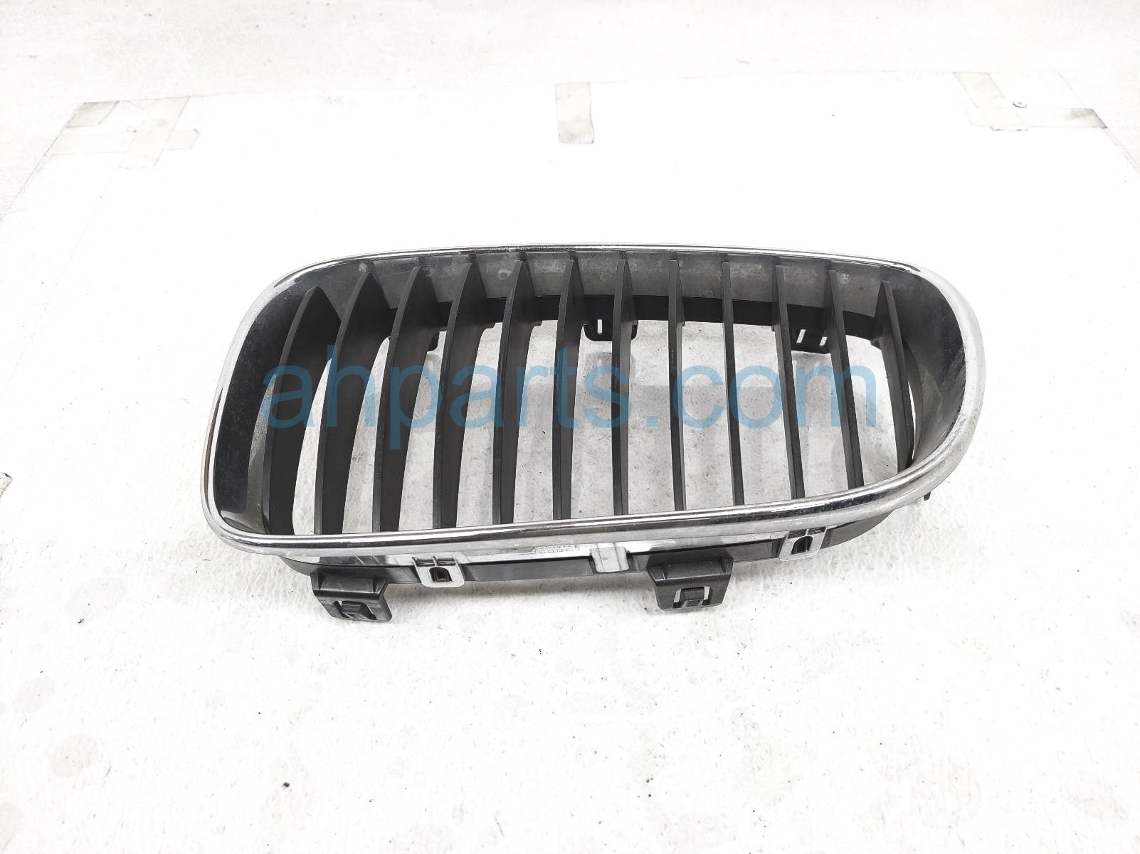 $40 BMW LH SIDE UPPER GRILLE * $40 BMW LH SIDE UPPER GRILLE *