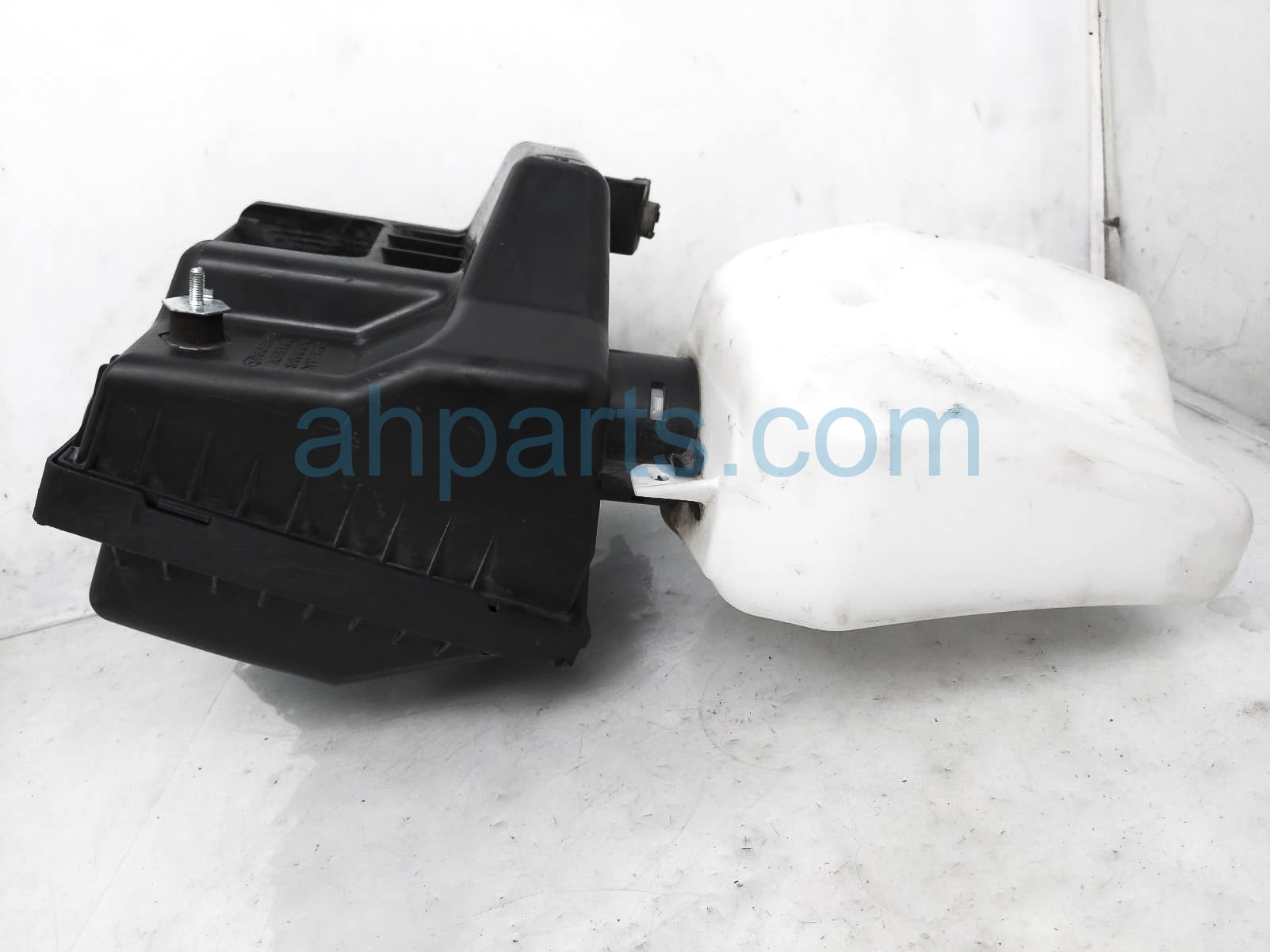 Sold 2018 Subaru Crosstrek Air Cleaner Intake Box 46051FL010