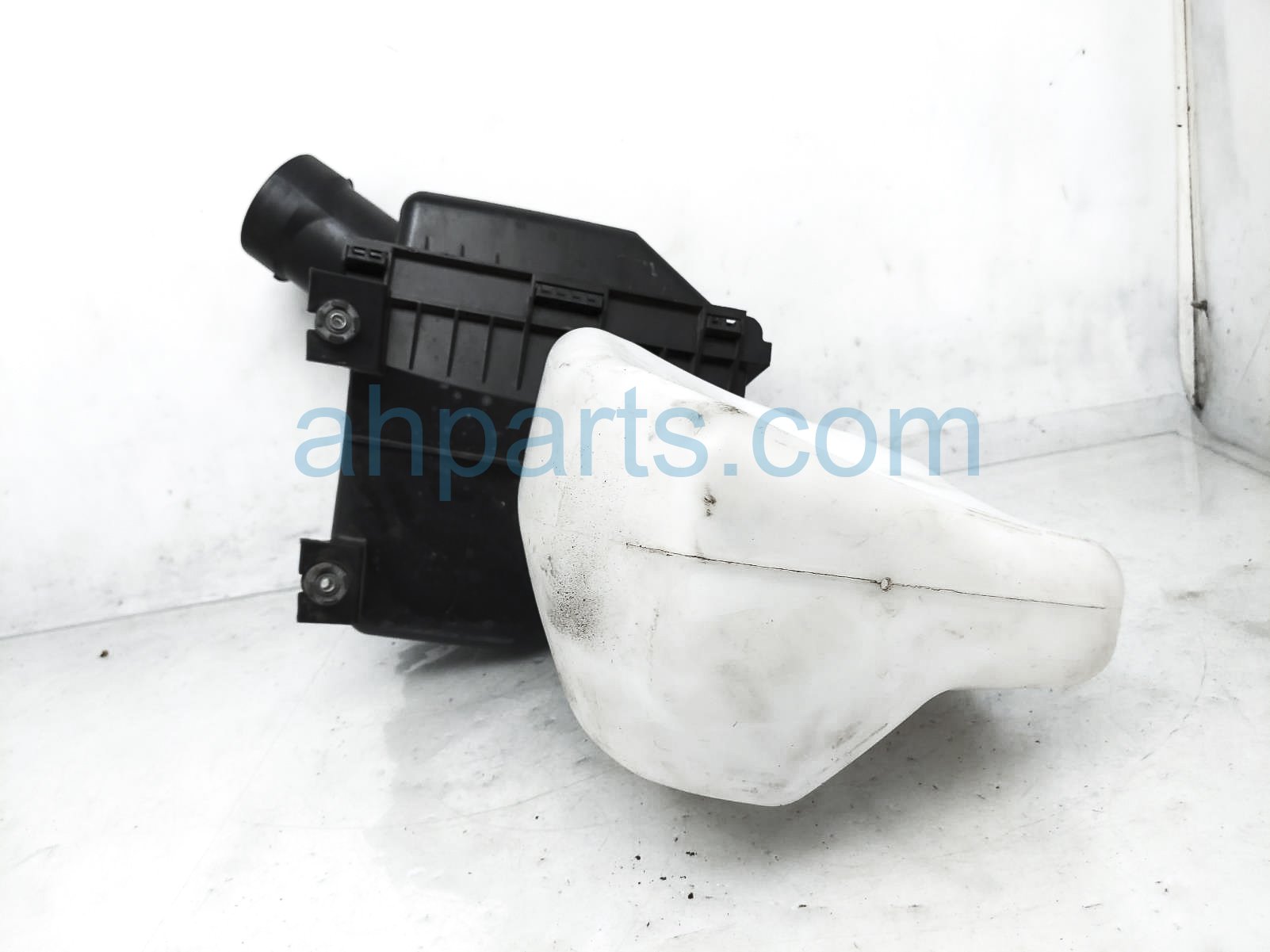 Sold 2018 Subaru Crosstrek Air Cleaner Intake Box 46051FL010