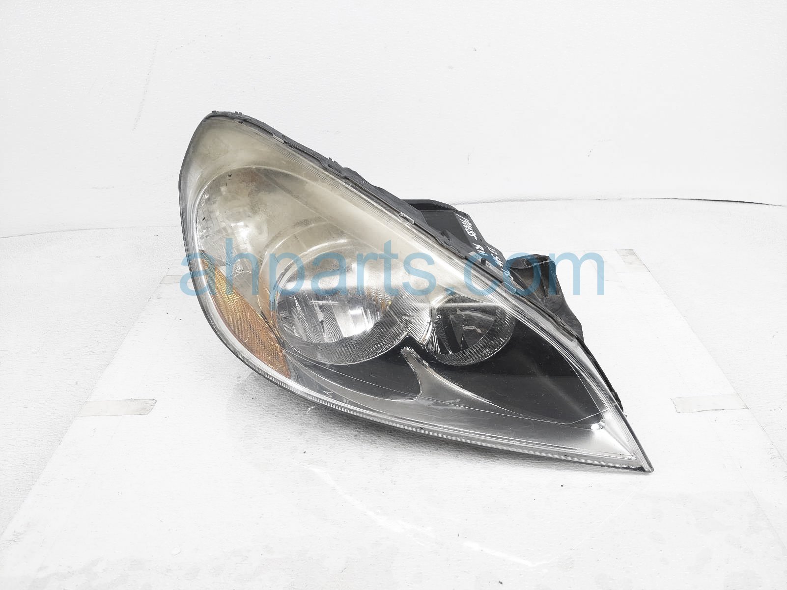 $199 Volvo RH HALOGEN HEADLAMP / LIGHT