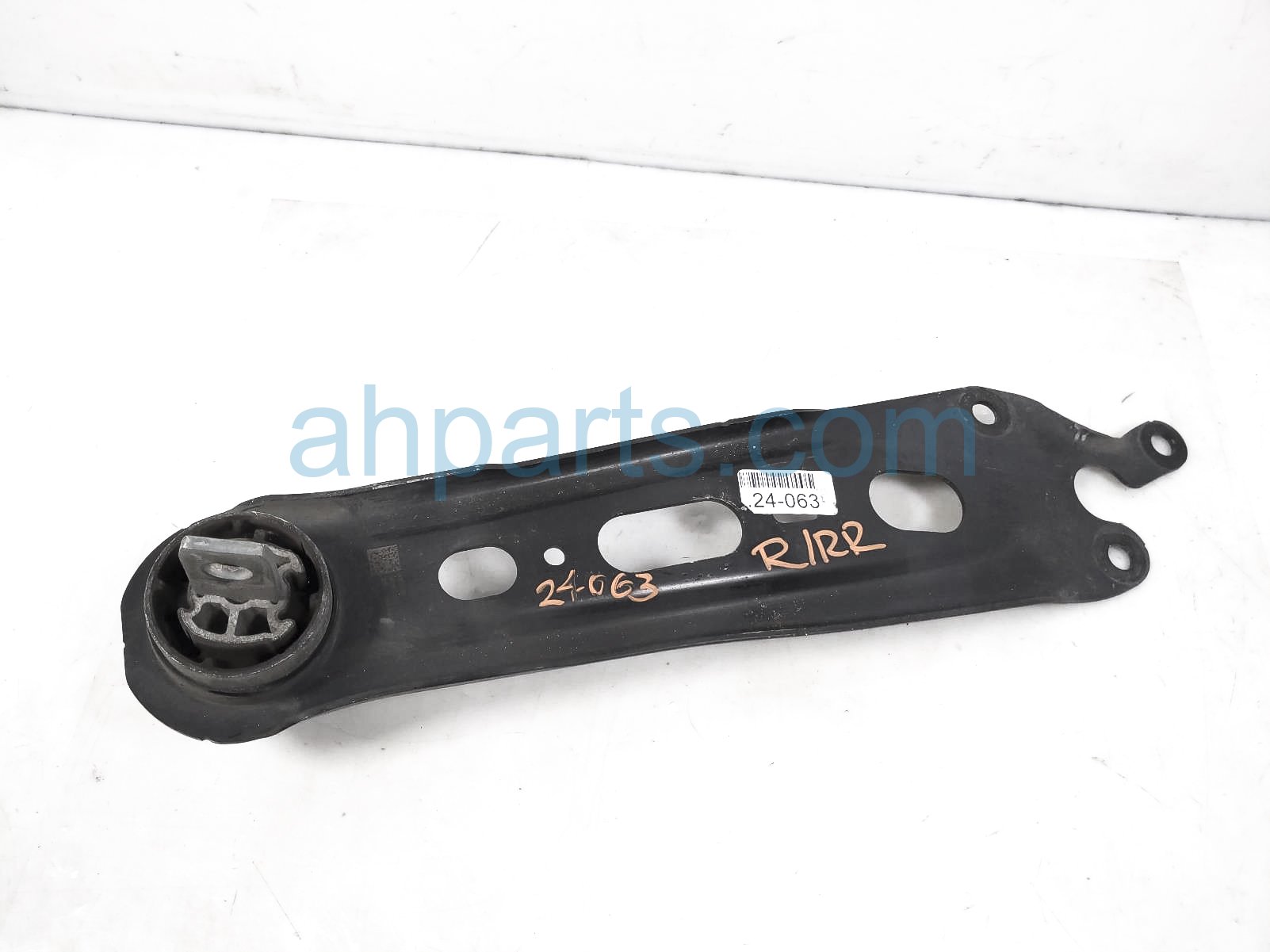 $35 GMC RR/RH TRAILING CONTROL ARM $35 GMC RR/RH TRAILING CONTROL ARM