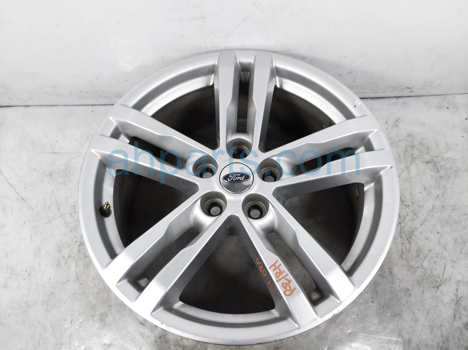 $250 Ford RR/RH WHEEL / RIM $250 Ford RR/RH WHEEL / RIM