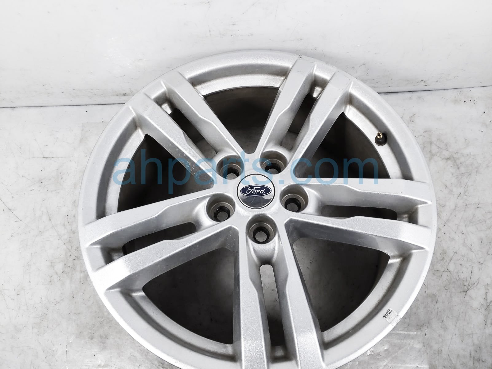 $250 Ford RR/LH WHEEL / RIM $250 Ford RR/LH WHEEL / RIM