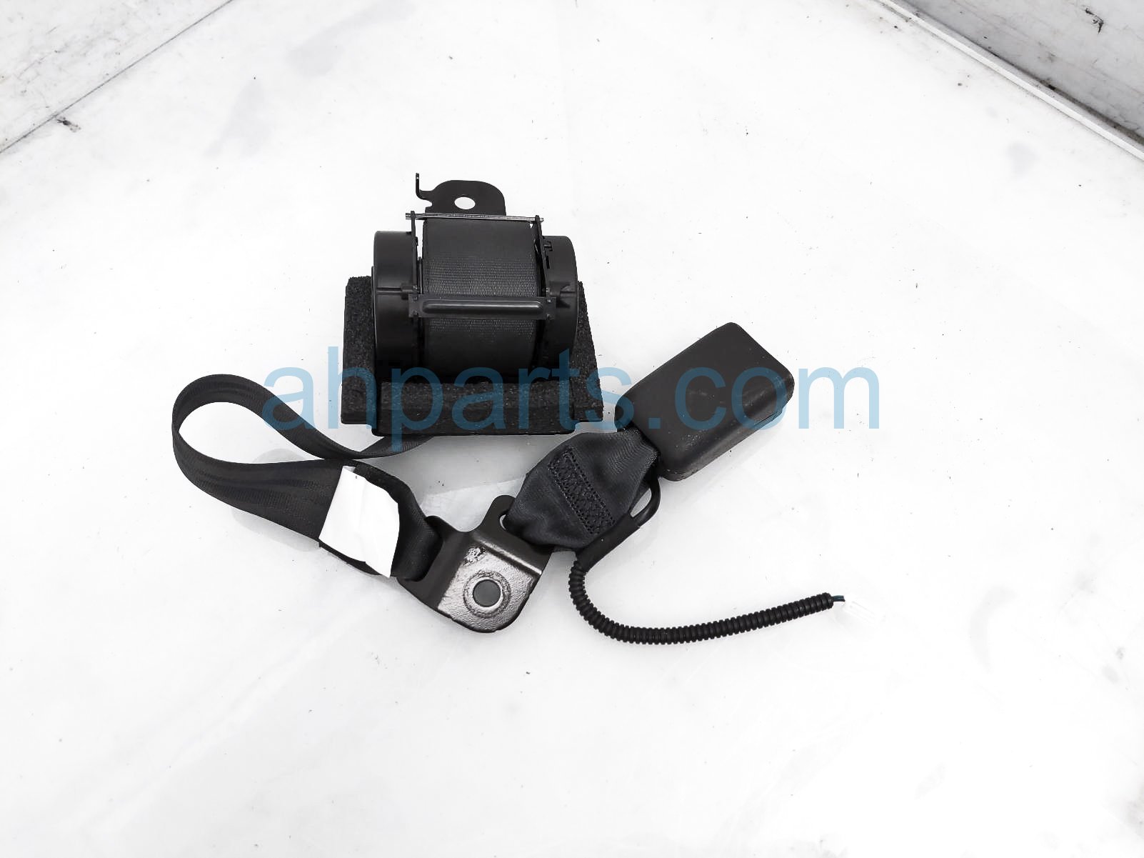 $75 Honda 2ND ROW MID SEAT BELT - BLACK HYBRID $75 Honda 2ND ROW MID SEAT BELT - BLACK HYBRID