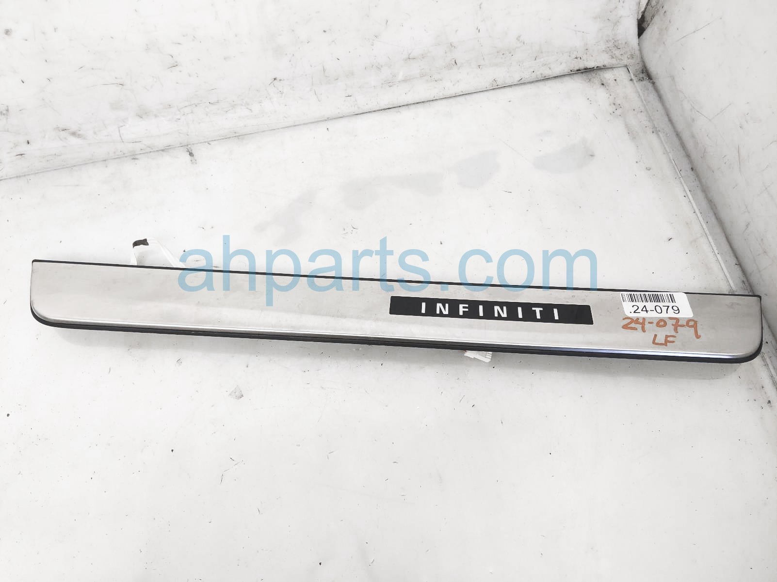 $40 Infiniti FR/LH DOOR SCUFF PLATE W/LIGHT $40 Infiniti FR/LH DOOR SCUFF PLATE W/LIGHT