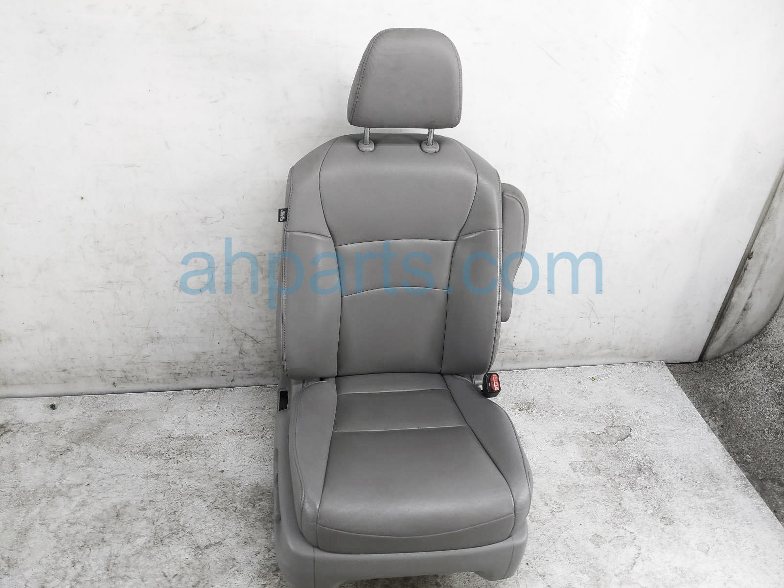 $199 Honda FR/RH SEAT - GREY - W/O AIRBAG TRG* $199 Honda FR/RH SEAT - GREY - W/O AIRBAG TRG*