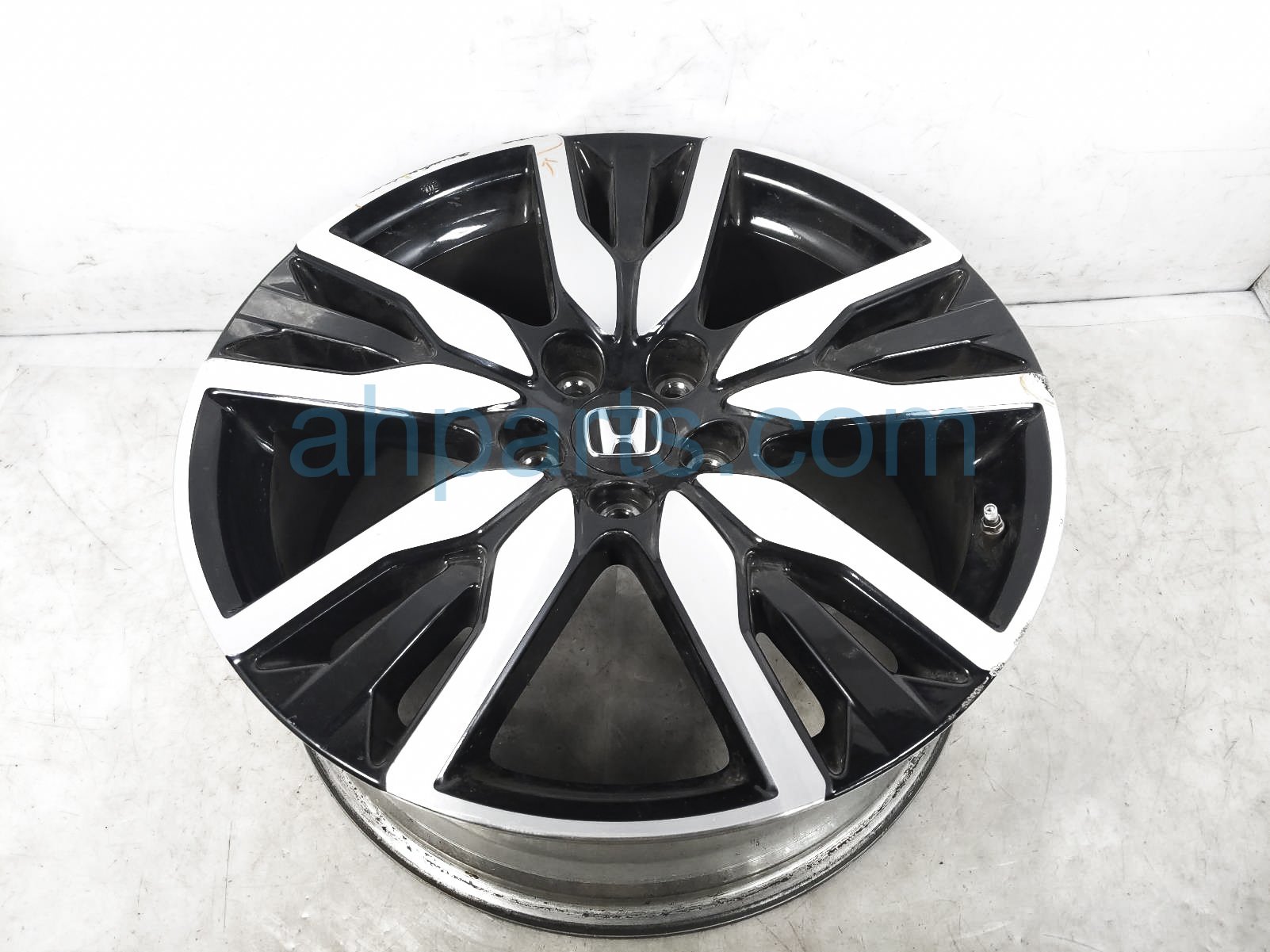 $225 Honda FR/RH WHEEL / RIM