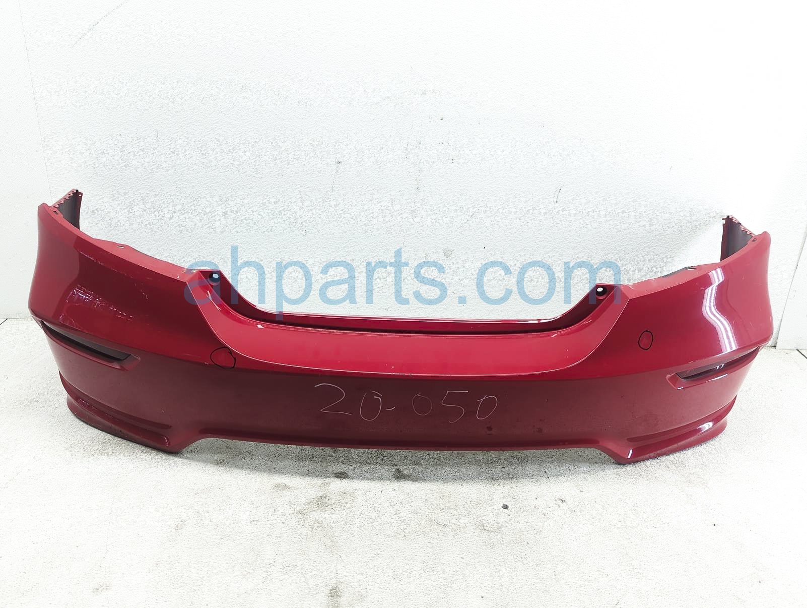 $200 Honda REAR BUMPER COVER - RED - NIQ - NOTE $200 Honda REAR BUMPER COVER - RED - NIQ - NOTE
