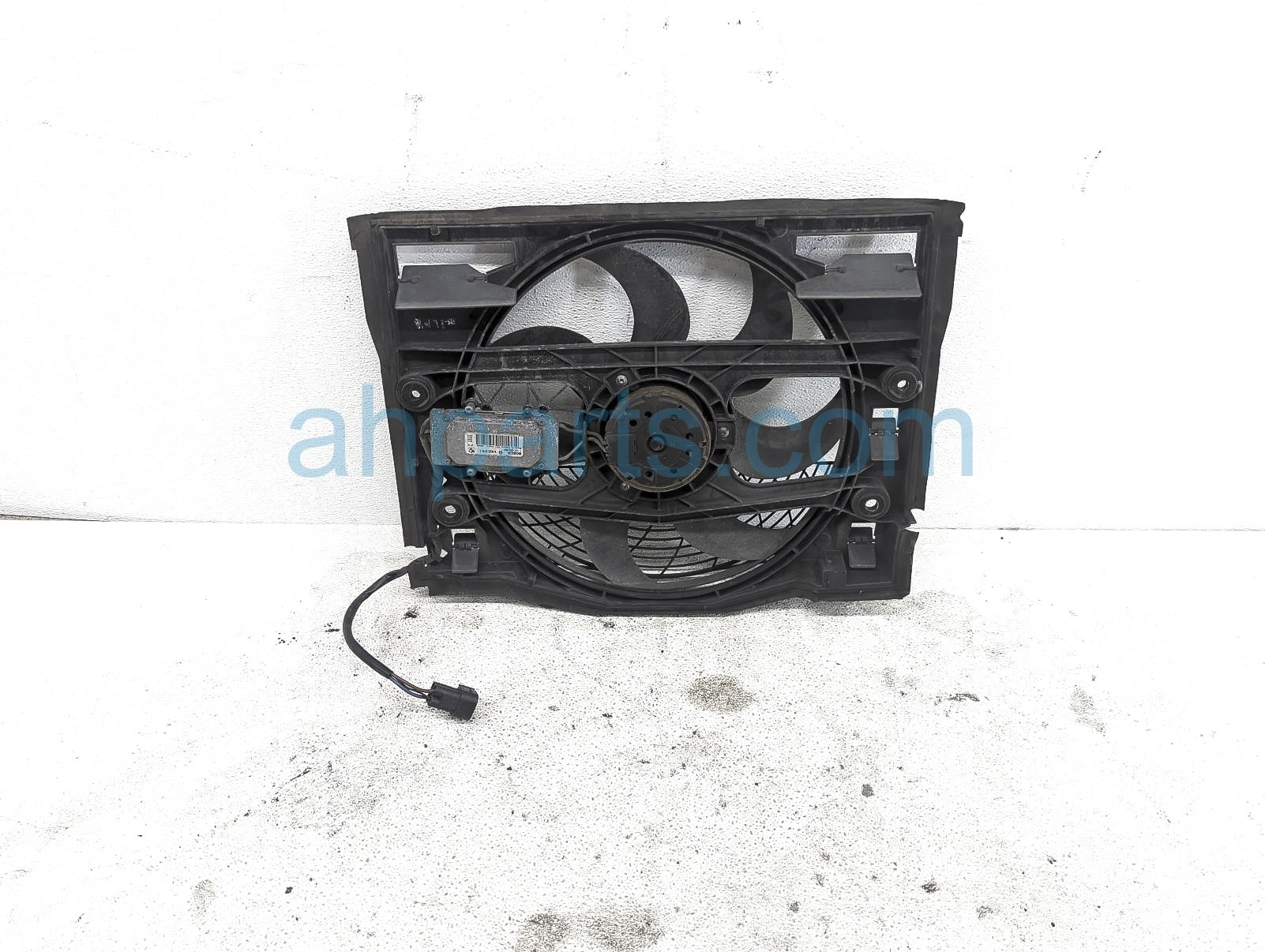 BMW RADIATOR COOLING FAN ASSEMBLY
