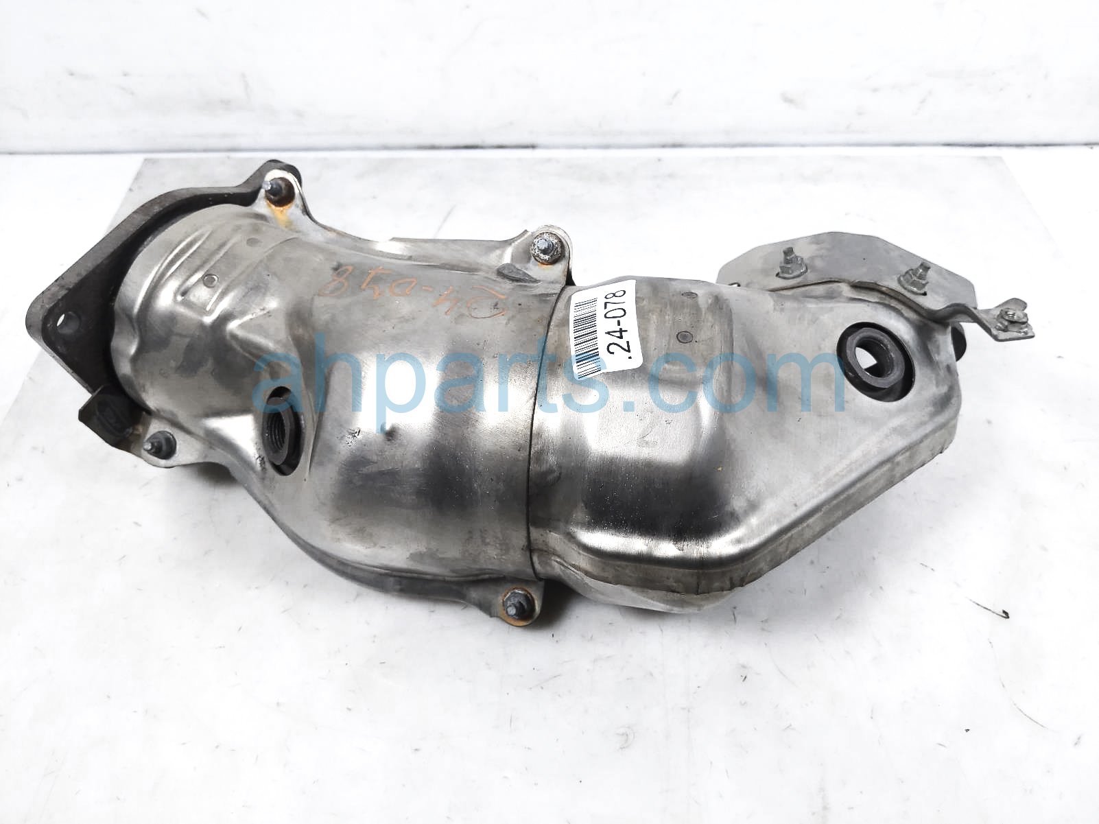 $900 Subaru EXHAUST CONVERTER MANIFOLD - CENTER $900 Subaru EXHAUST CONVERTER MANIFOLD - CENTER