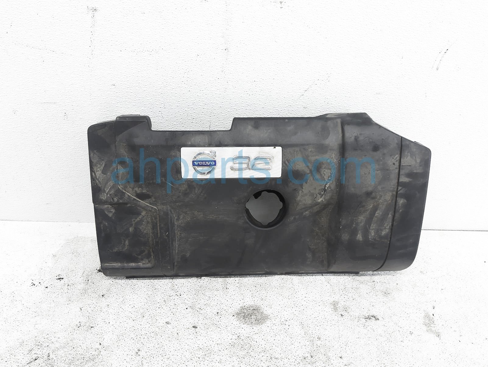 $40 Volvo ENGINE APPEARANCE COVER $40 Volvo ENGINE APPEARANCE COVER