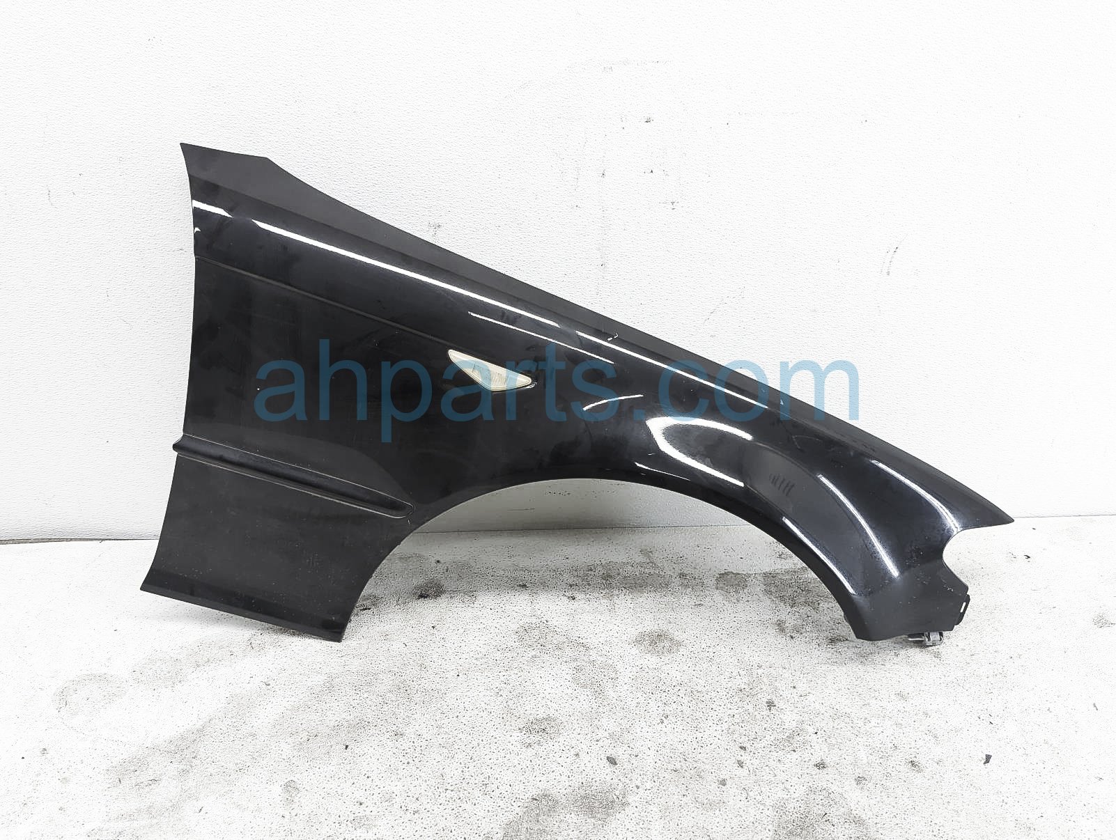 $79 BMW RH FENDER - BLACK