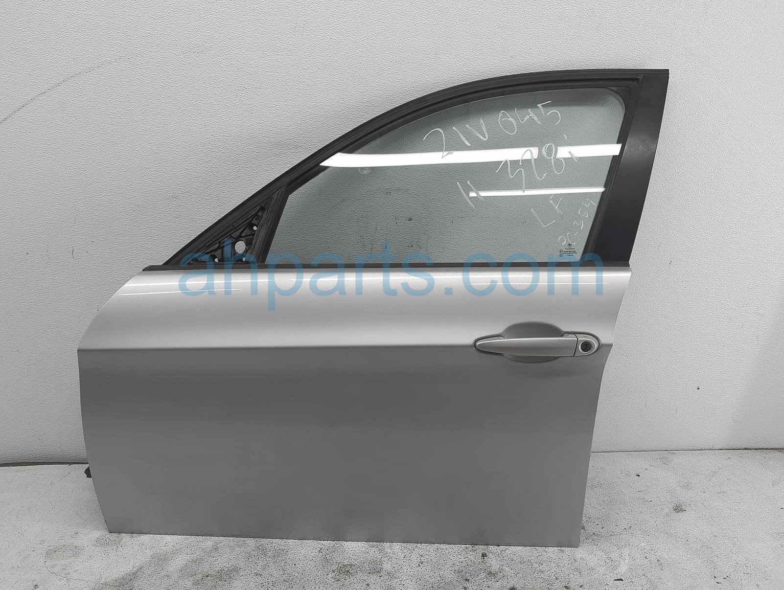 $170 BMW FR/LH DOOR - SILVER $170 BMW FR/LH DOOR - SILVER