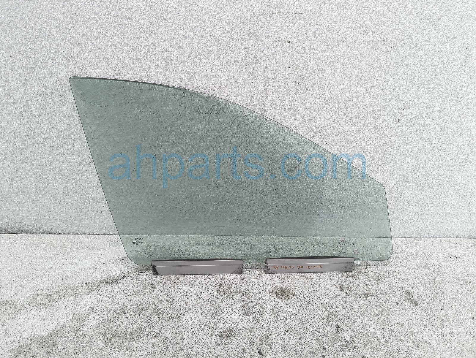 $50 Volvo FR/RH DOOR WINDOW GLASS $50 Volvo FR/RH DOOR WINDOW GLASS