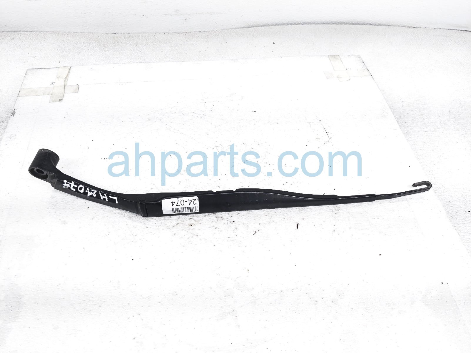 $35 Infiniti LH WINDSHIELD WIPER ARM