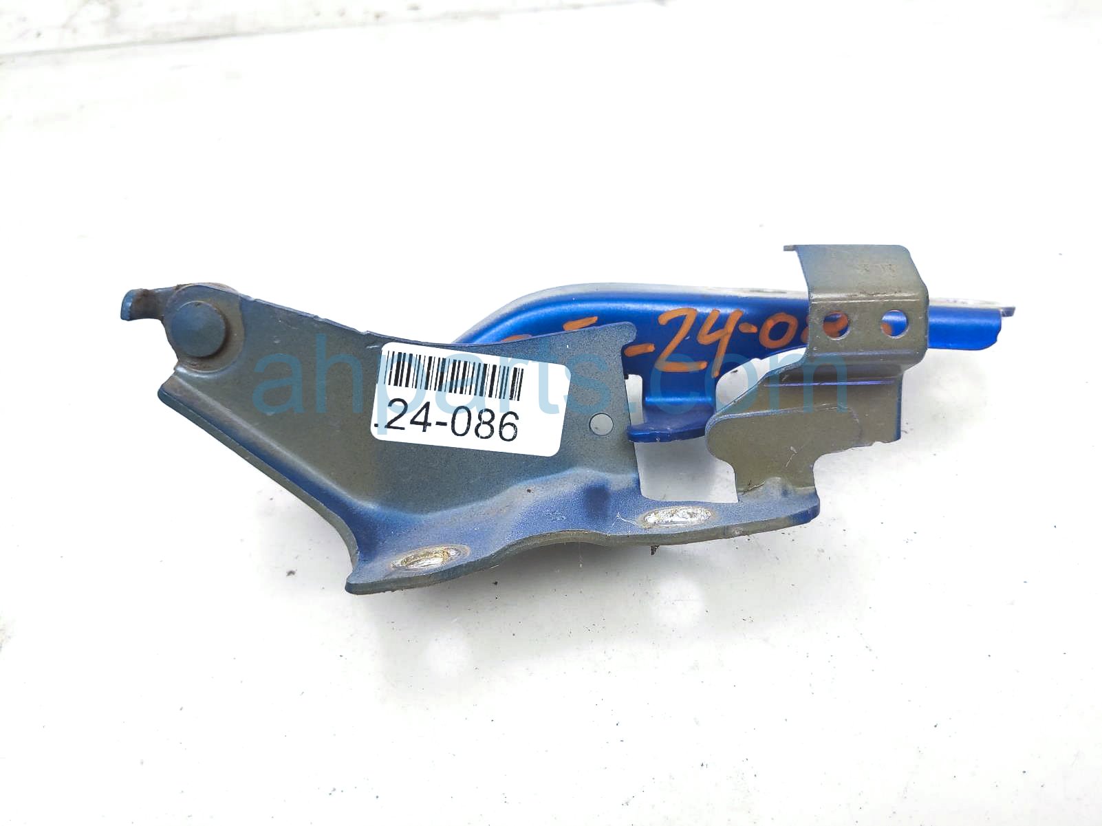 $19 Toyota RH HOOD HINGE $19 Toyota RH HOOD HINGE