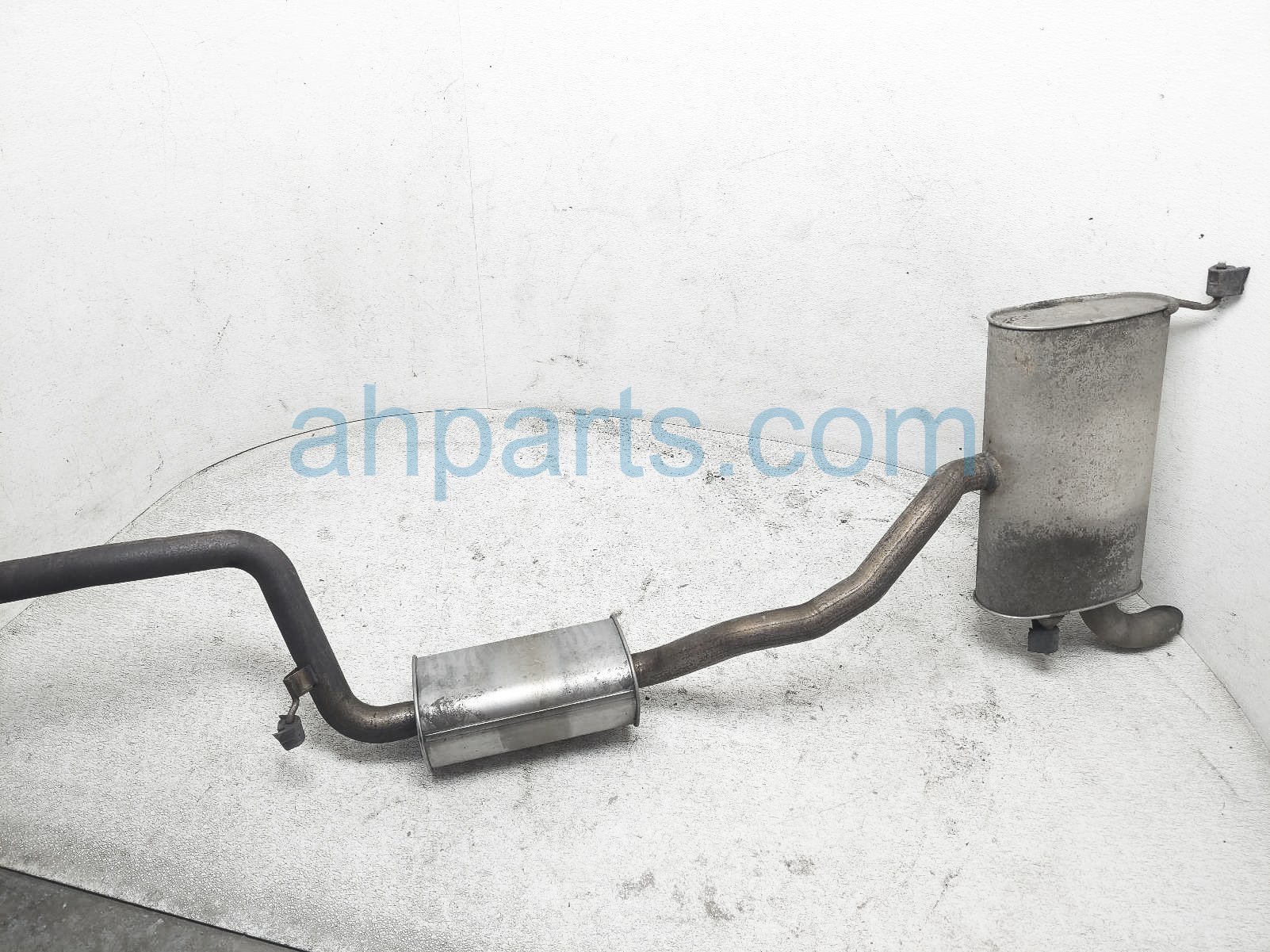 $450 Ford EXHAUST PIPE W/ MUFFLER - 2.0L