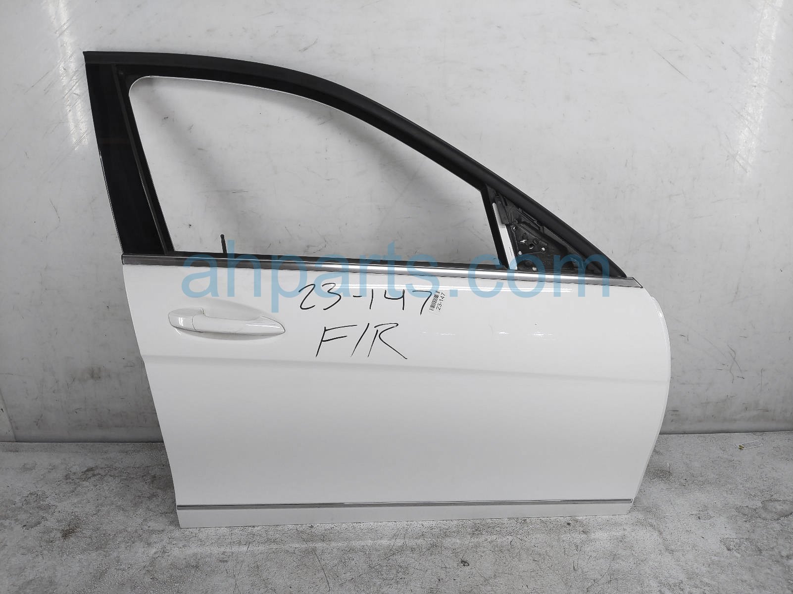 $299 Mercedes FR/RH DOOR - WHITE - NO MIRROR/TRIM $299 Mercedes FR/RH DOOR - WHITE - NO MIRROR/TRIM