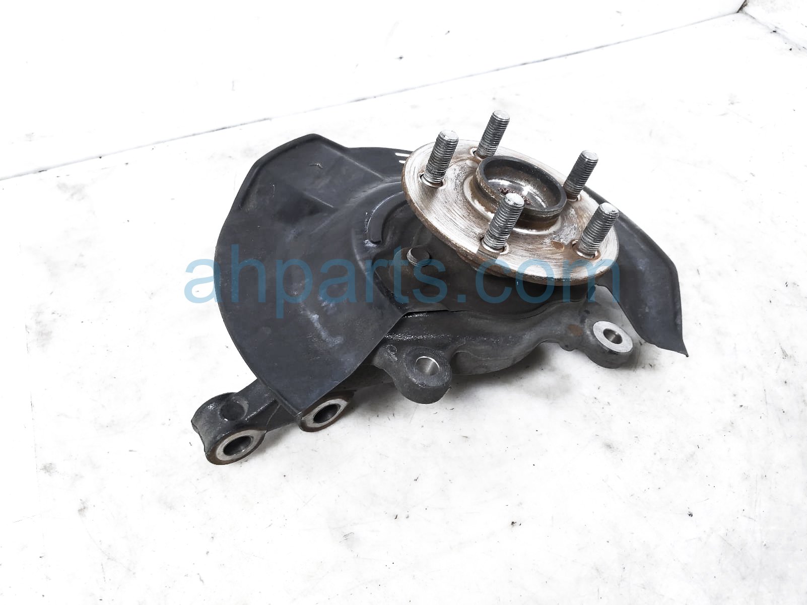 $125 Toyota FR/LH SPINDLE KNUCKLE HUB $125 Toyota FR/LH SPINDLE KNUCKLE HUB