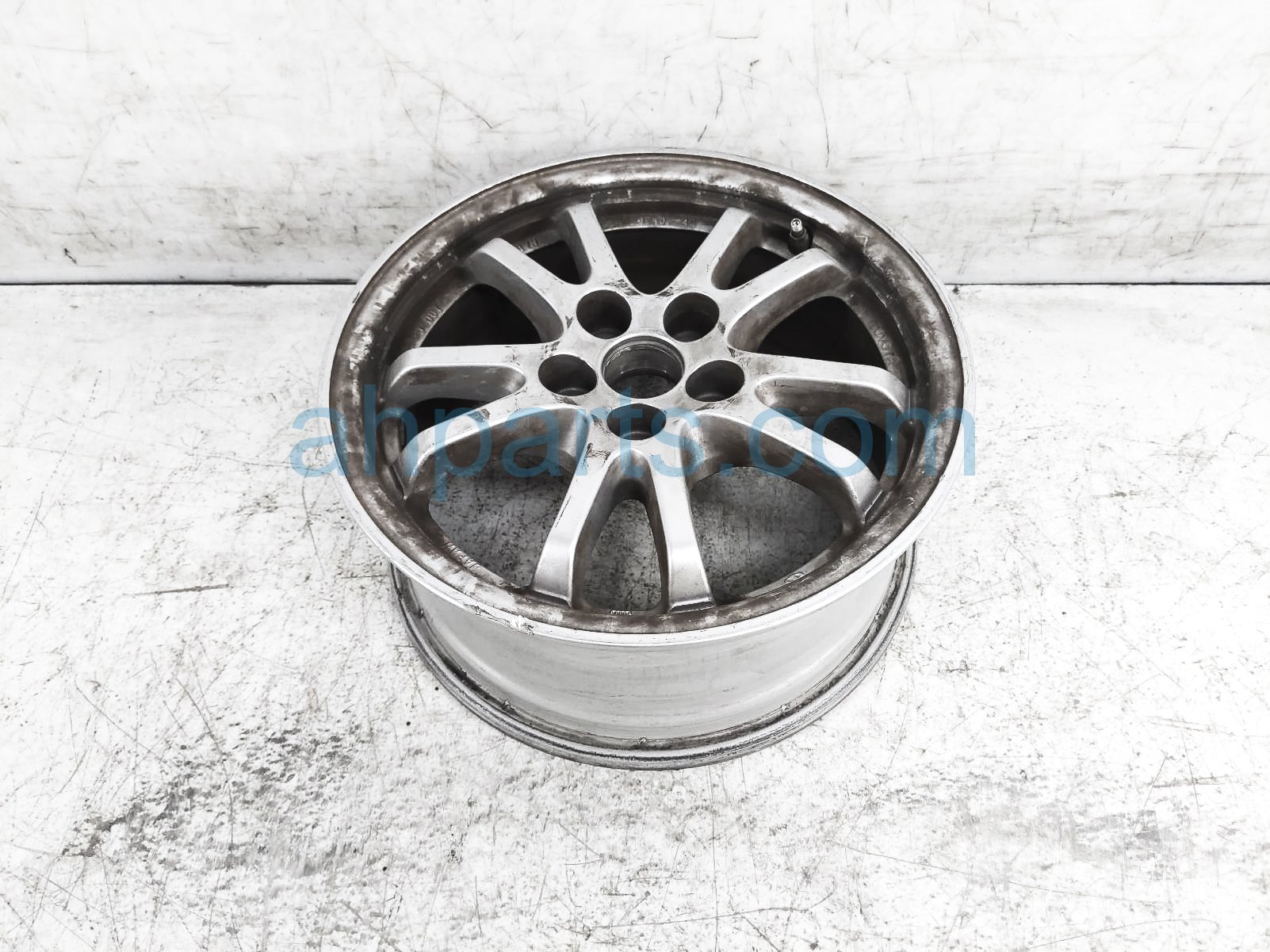 $175 Toyota FR/RH WHEEL / RIM