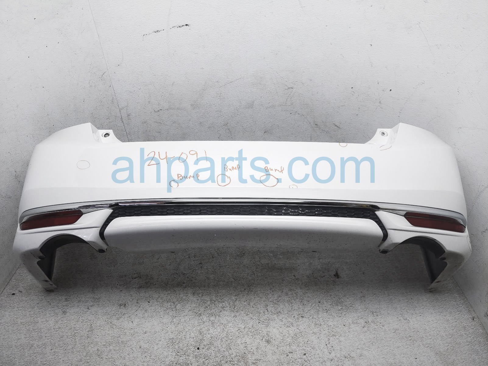 $300 Honda REAR BUMPER COVER - WHITE