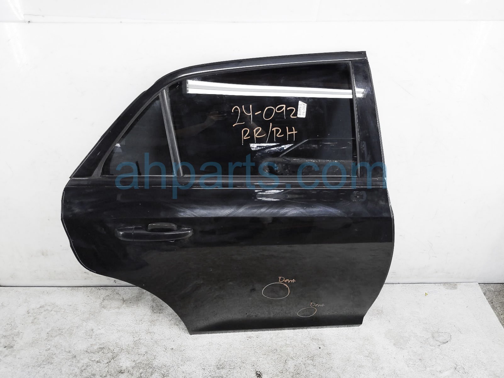 $300 Chrysler RR/RH DOOR - BLACK - NO INSIDE TRIM*