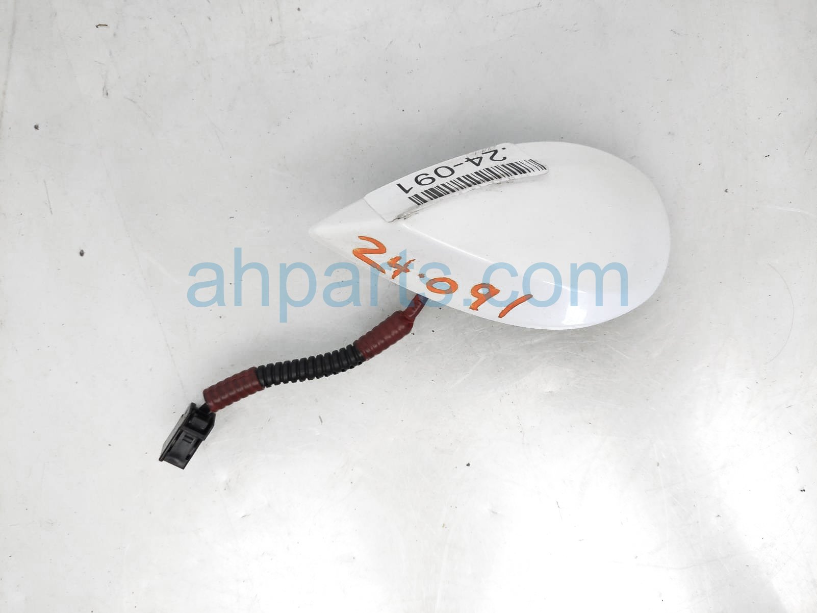 $40 Honda ROOF ANTENNA - WHITE HOUSING $40 Honda ROOF ANTENNA - WHITE HOUSING
